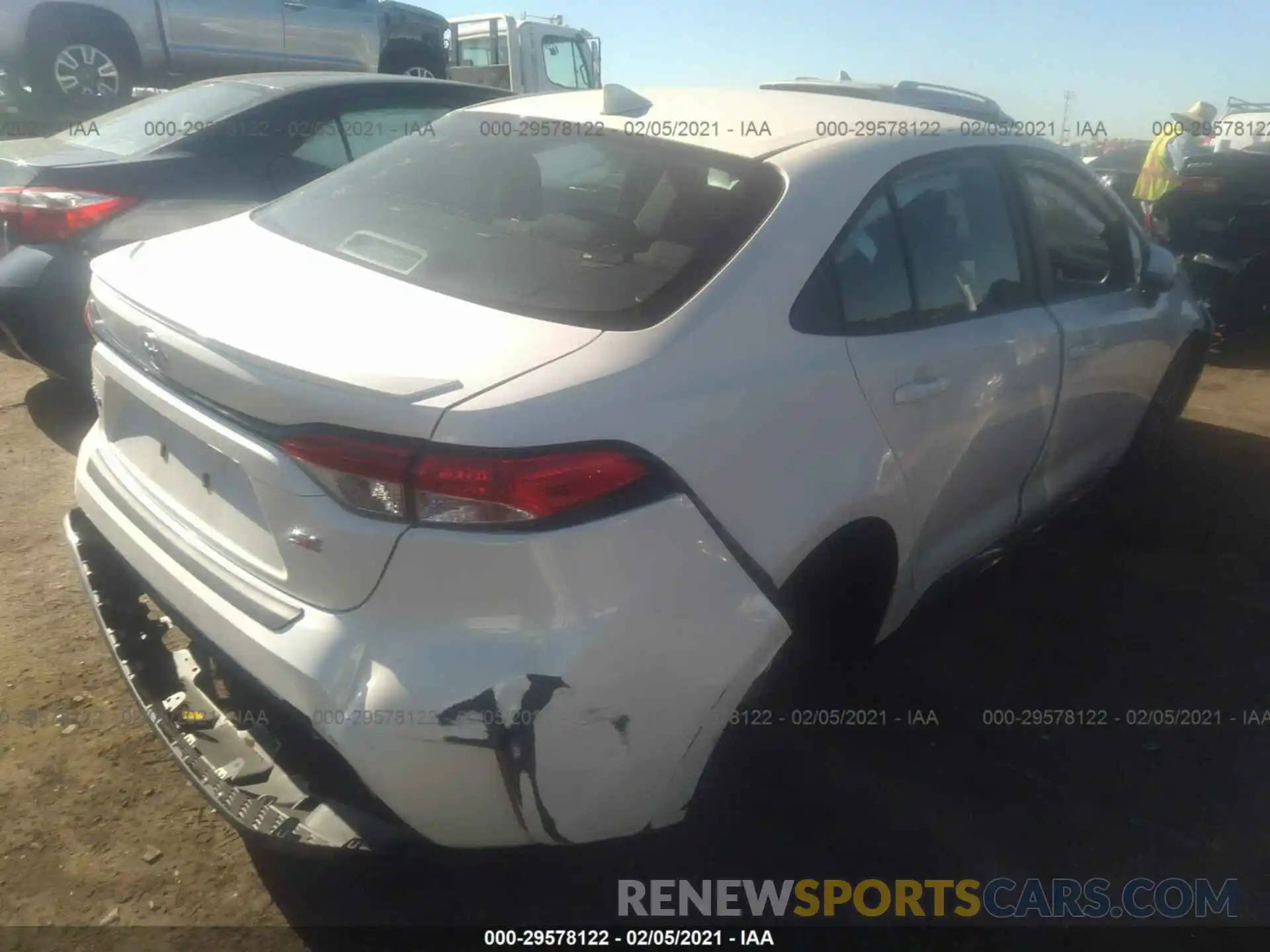 4 Photograph of a damaged car 5YFS4RCE7LP034472 TOYOTA COROLLA 2020