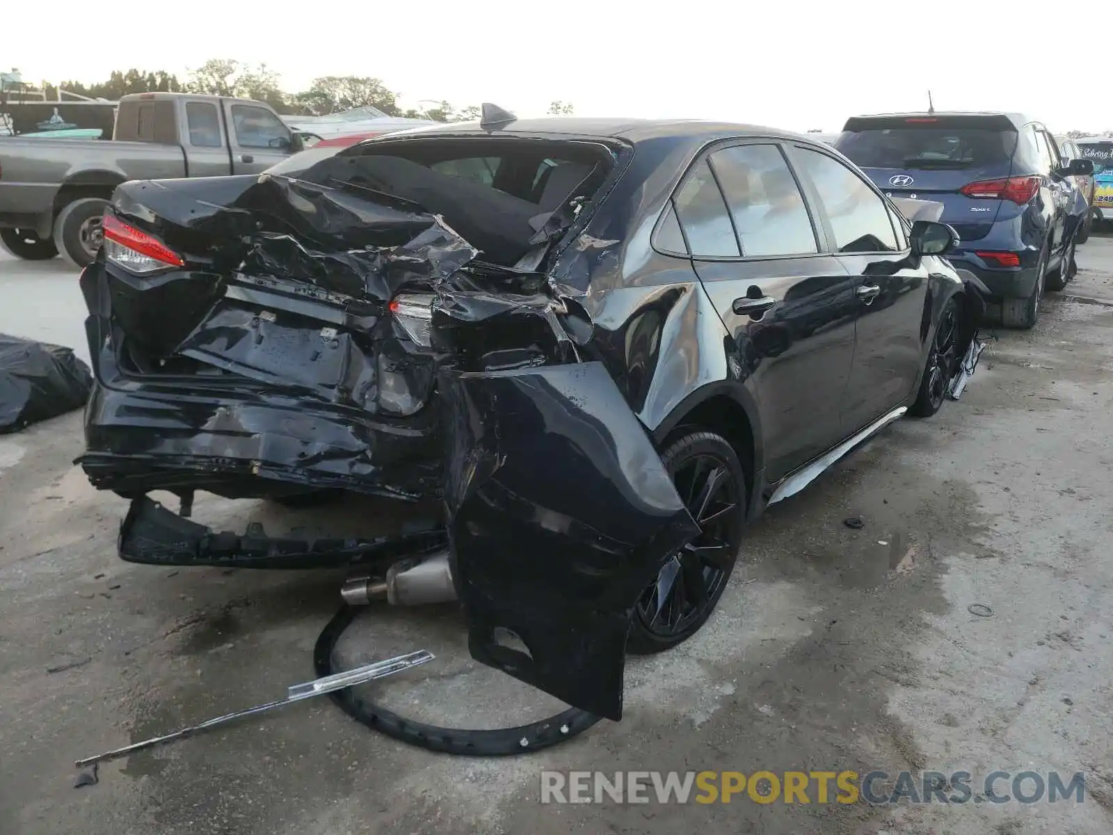 4 Photograph of a damaged car 5YFS4RCE7LP035881 TOYOTA COROLLA 2020