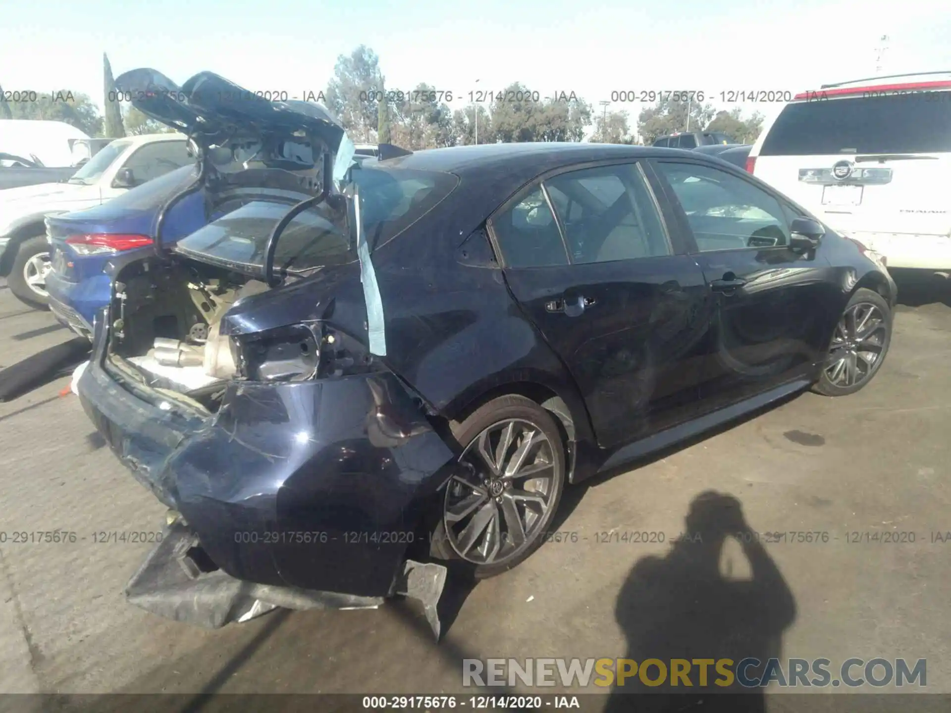 4 Photograph of a damaged car 5YFS4RCE7LP037159 TOYOTA COROLLA 2020