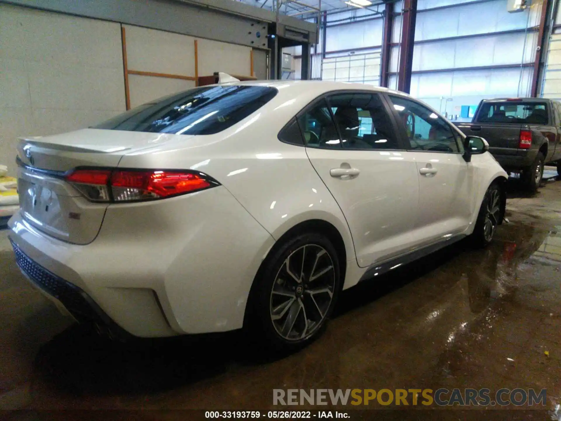 4 Photograph of a damaged car 5YFS4RCE7LP037601 TOYOTA COROLLA 2020