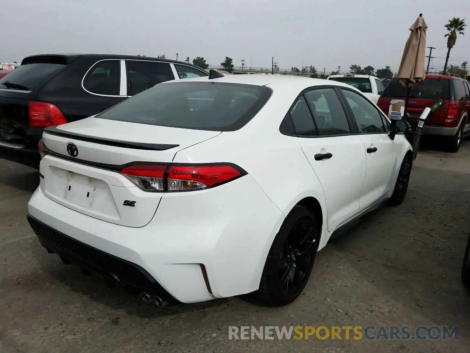 4 Photograph of a damaged car 5YFS4RCE7LP037890 TOYOTA COROLLA 2020