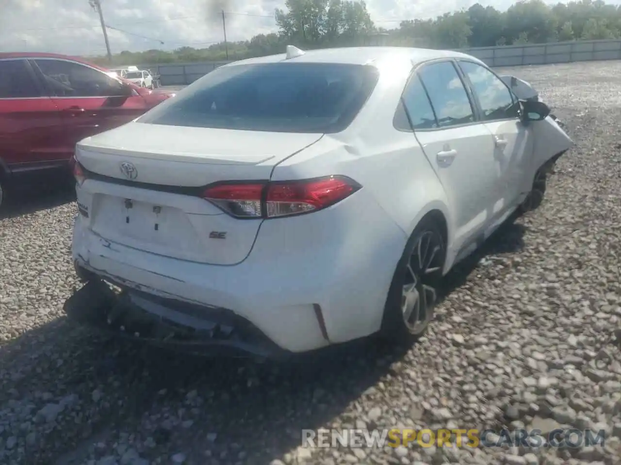 4 Photograph of a damaged car 5YFS4RCE7LP039025 TOYOTA COROLLA 2020