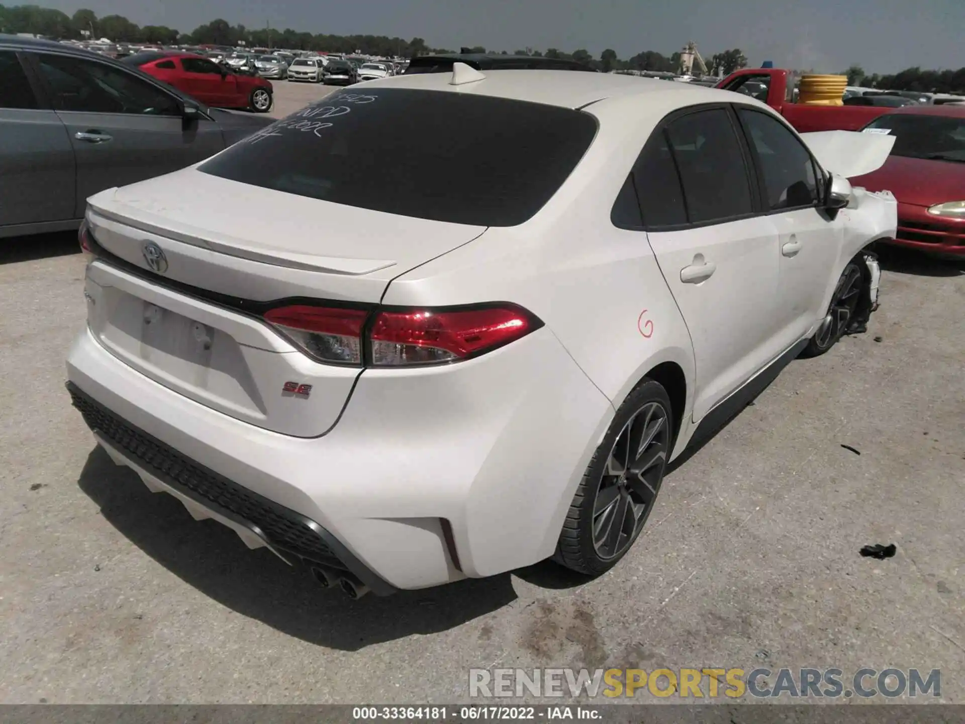 4 Photograph of a damaged car 5YFS4RCE7LP043981 TOYOTA COROLLA 2020