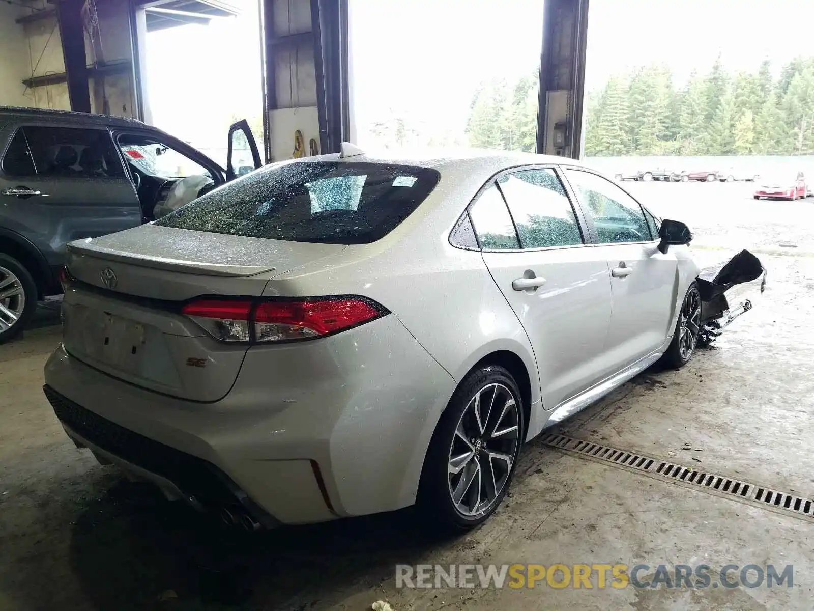 4 Photograph of a damaged car 5YFS4RCE7LP045584 TOYOTA COROLLA 2020