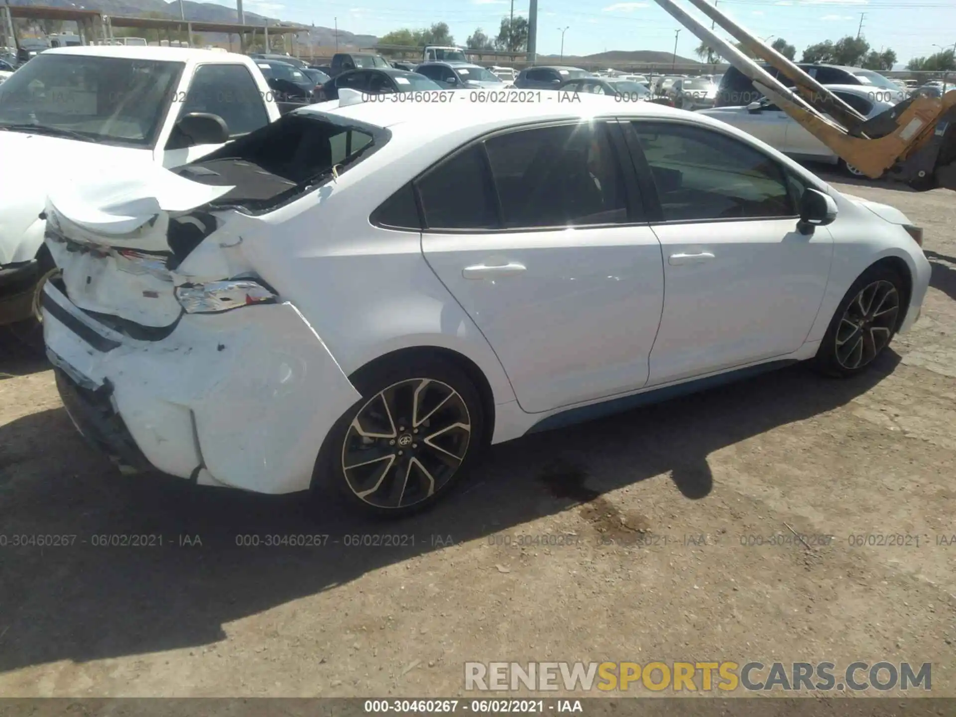 4 Photograph of a damaged car 5YFS4RCE7LP045861 TOYOTA COROLLA 2020