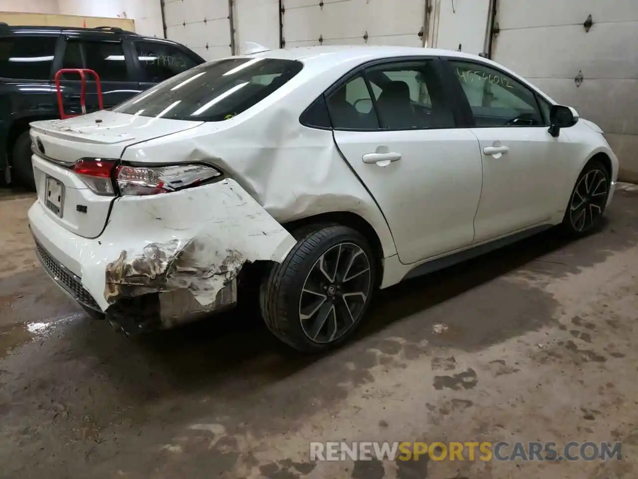 4 Photograph of a damaged car 5YFS4RCE7LP046685 TOYOTA COROLLA 2020