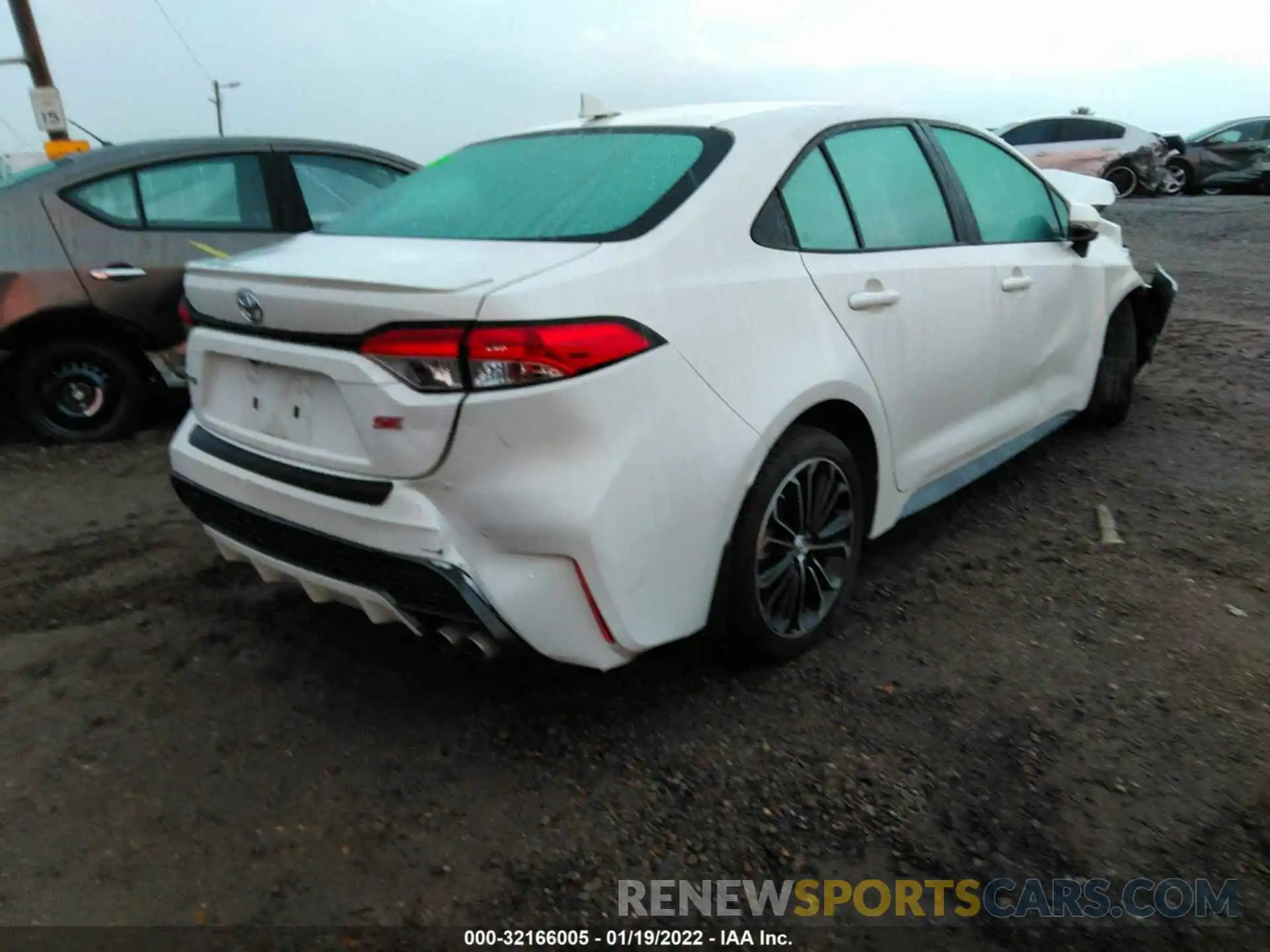 4 Photograph of a damaged car 5YFS4RCE7LP047318 TOYOTA COROLLA 2020