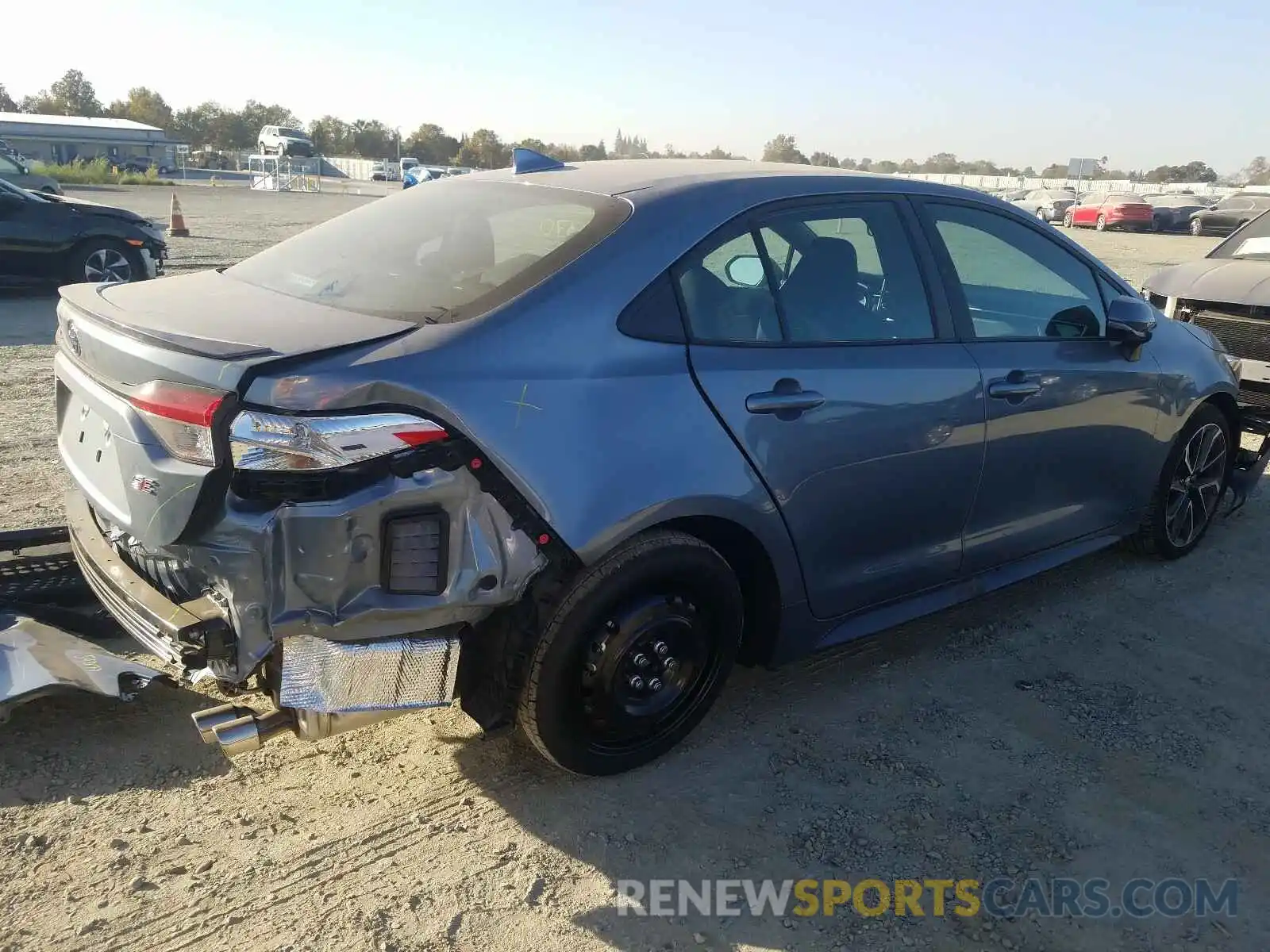 4 Photograph of a damaged car 5YFS4RCE7LP048985 TOYOTA COROLLA 2020