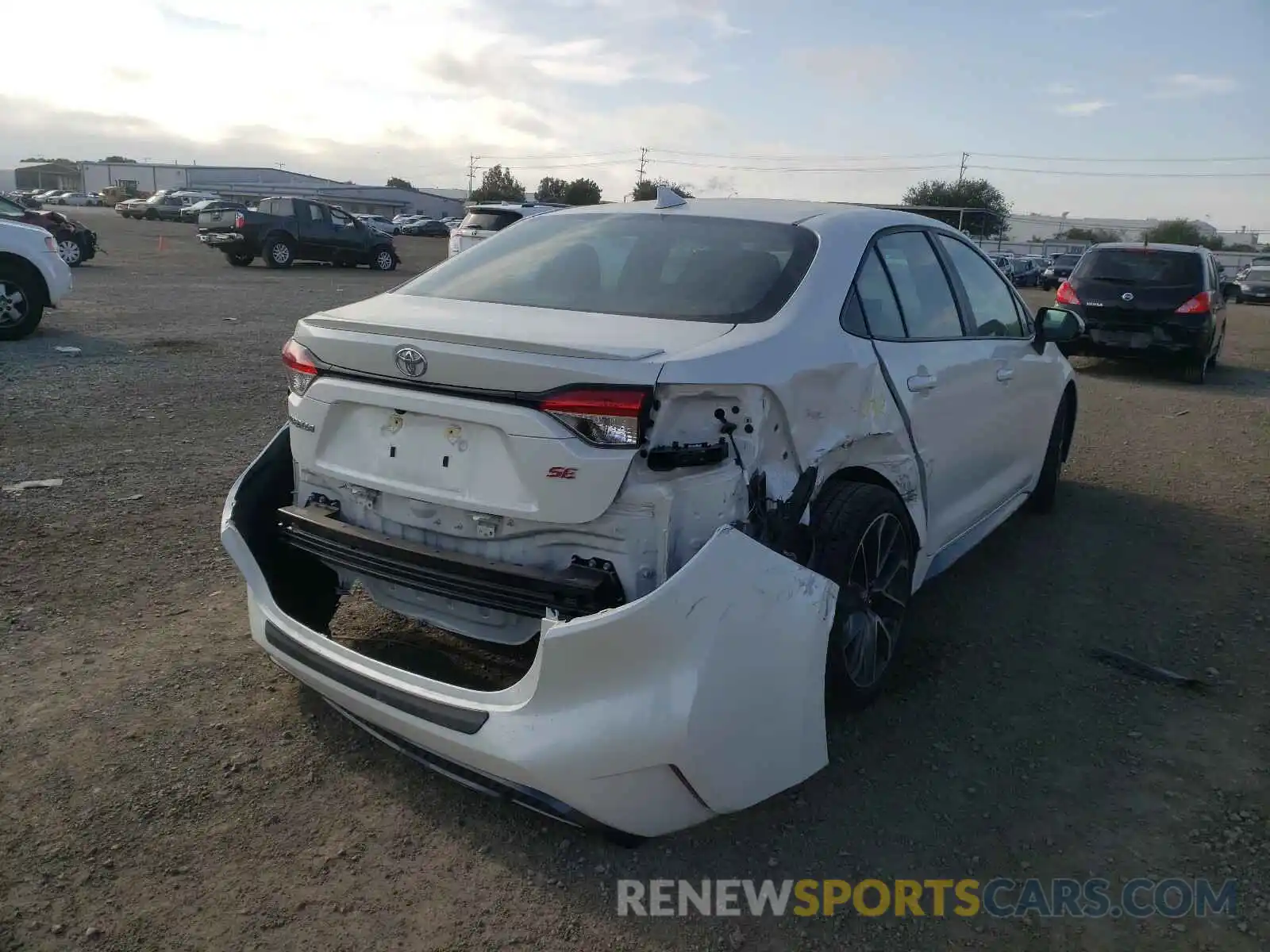 4 Photograph of a damaged car 5YFS4RCE7LP049232 TOYOTA COROLLA 2020