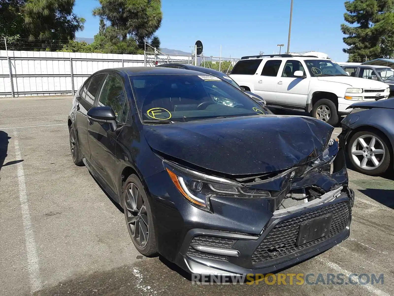 1 Photograph of a damaged car 5YFS4RCE7LP050915 TOYOTA COROLLA 2020