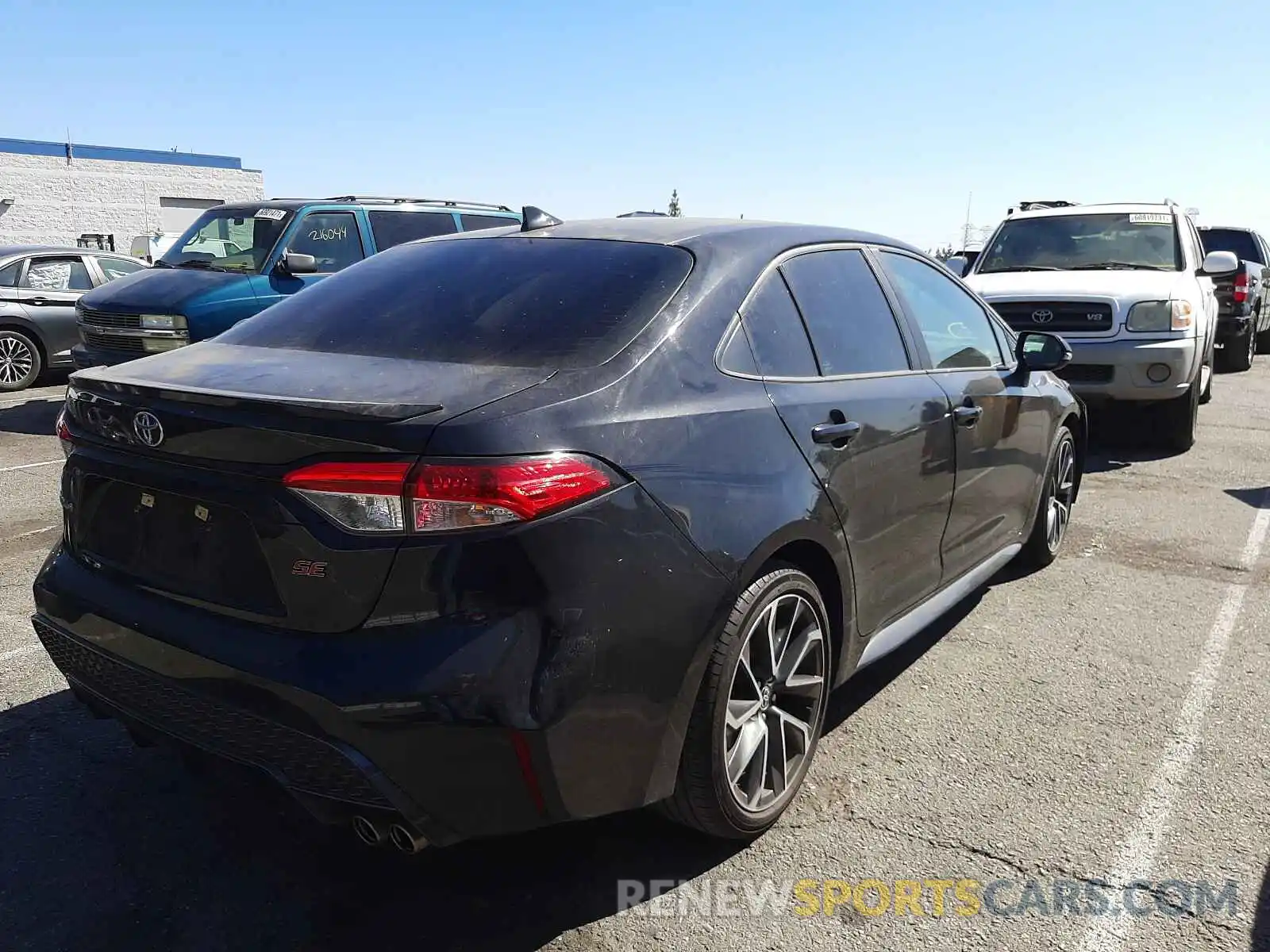 4 Photograph of a damaged car 5YFS4RCE7LP050915 TOYOTA COROLLA 2020