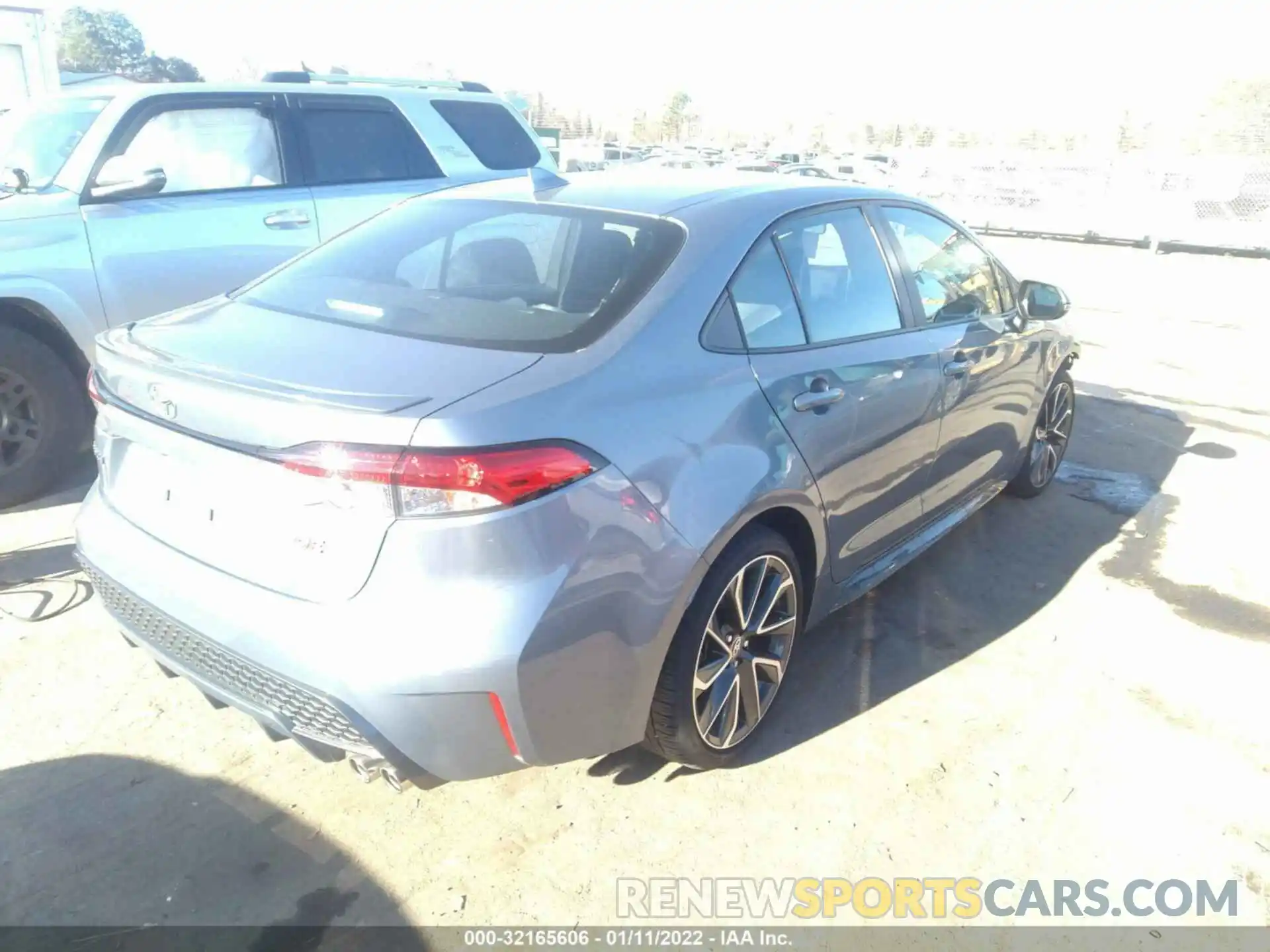 4 Photograph of a damaged car 5YFS4RCE7LP052115 TOYOTA COROLLA 2020