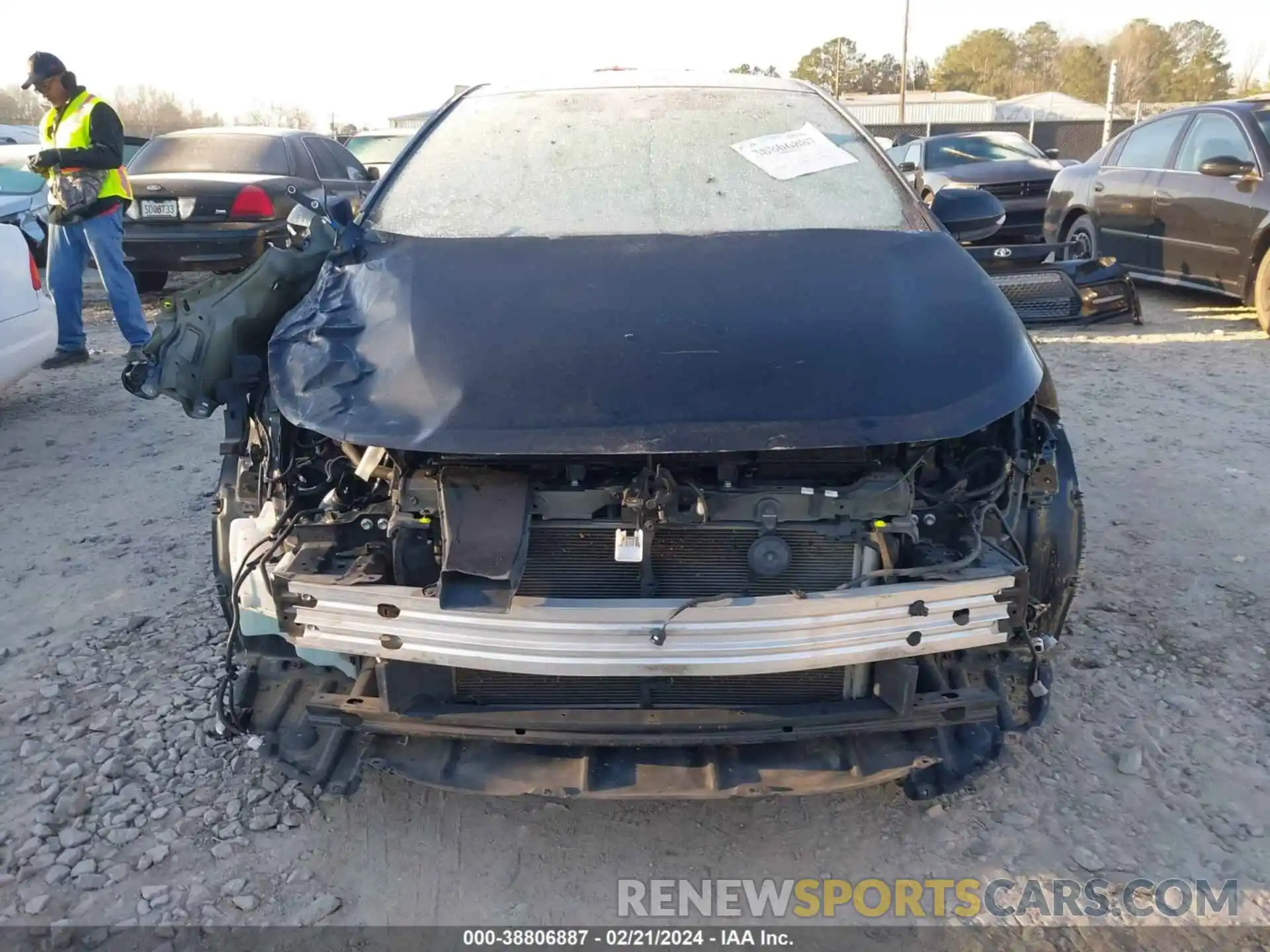 13 Photograph of a damaged car 5YFS4RCE7LP052373 TOYOTA COROLLA 2020