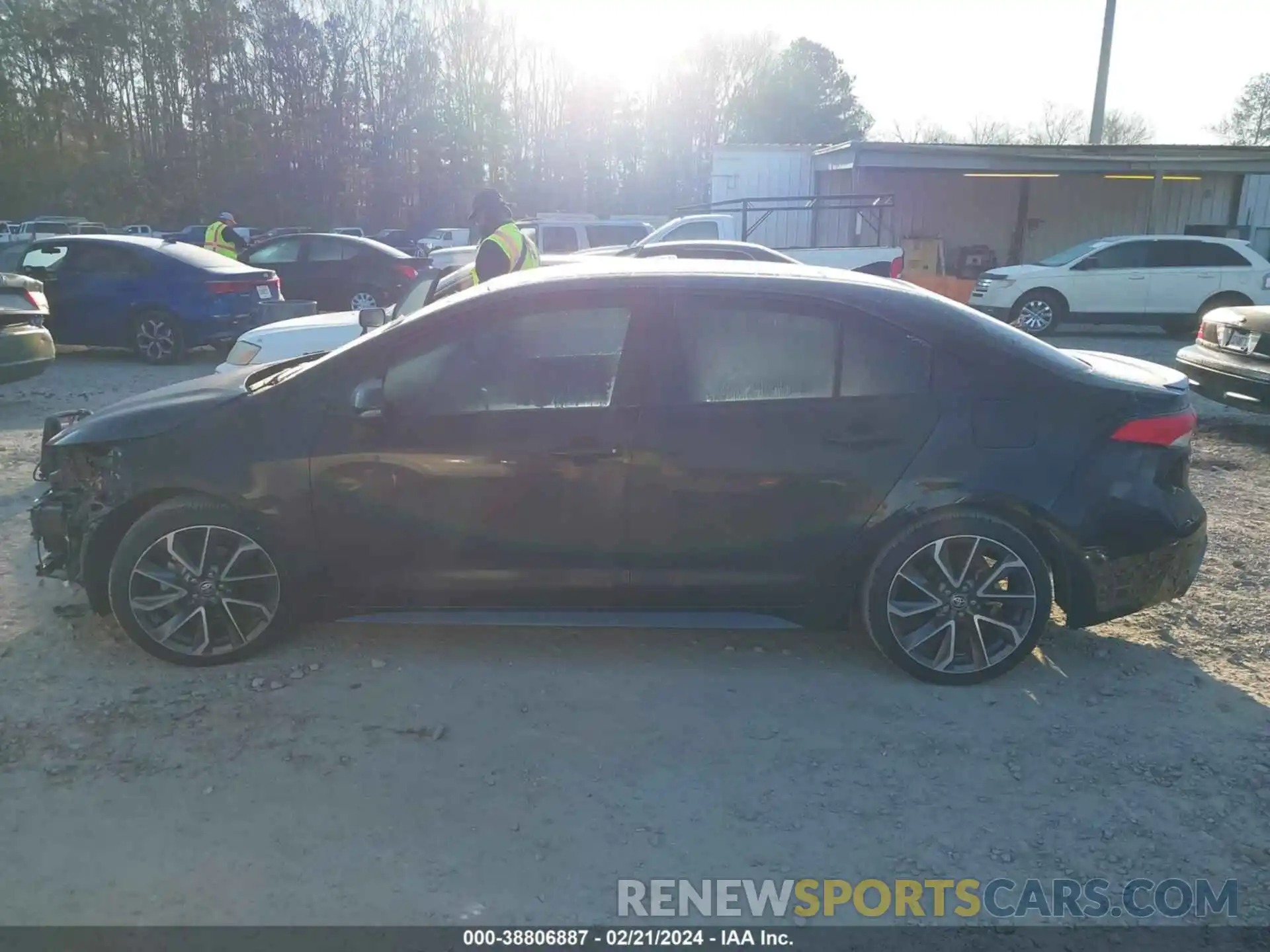 15 Photograph of a damaged car 5YFS4RCE7LP052373 TOYOTA COROLLA 2020