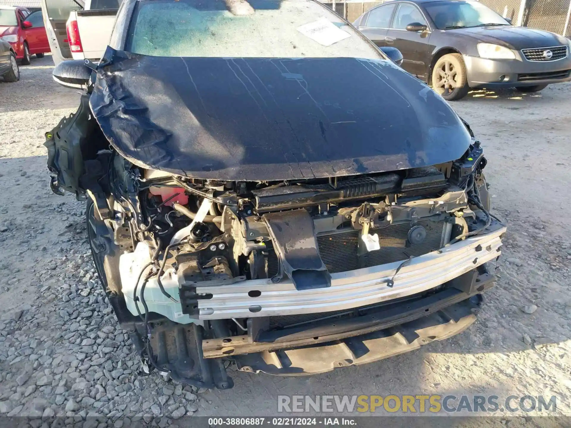 6 Photograph of a damaged car 5YFS4RCE7LP052373 TOYOTA COROLLA 2020