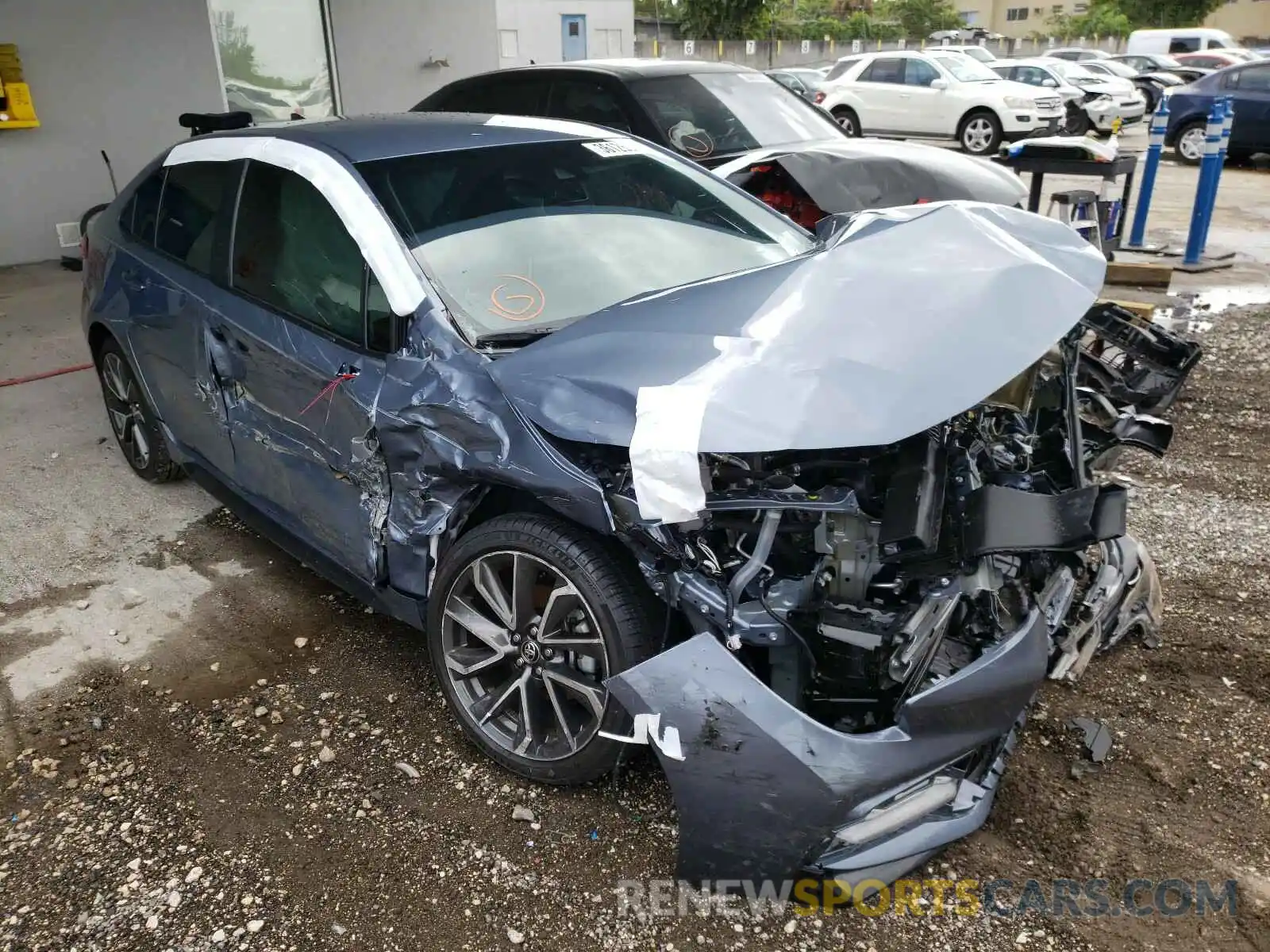 1 Photograph of a damaged car 5YFS4RCE7LP053197 TOYOTA COROLLA 2020