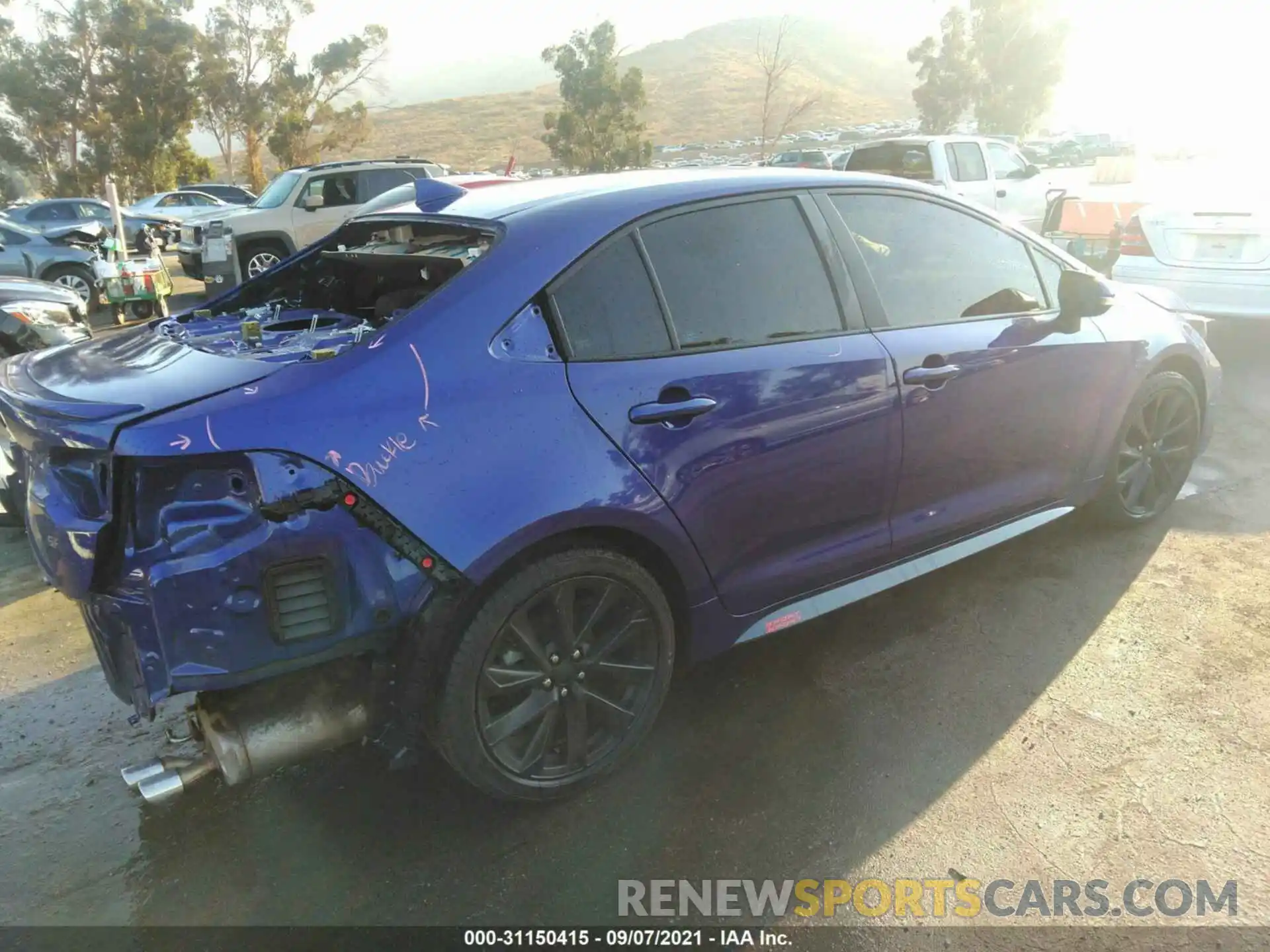 4 Photograph of a damaged car 5YFS4RCE7LP053930 TOYOTA COROLLA 2020