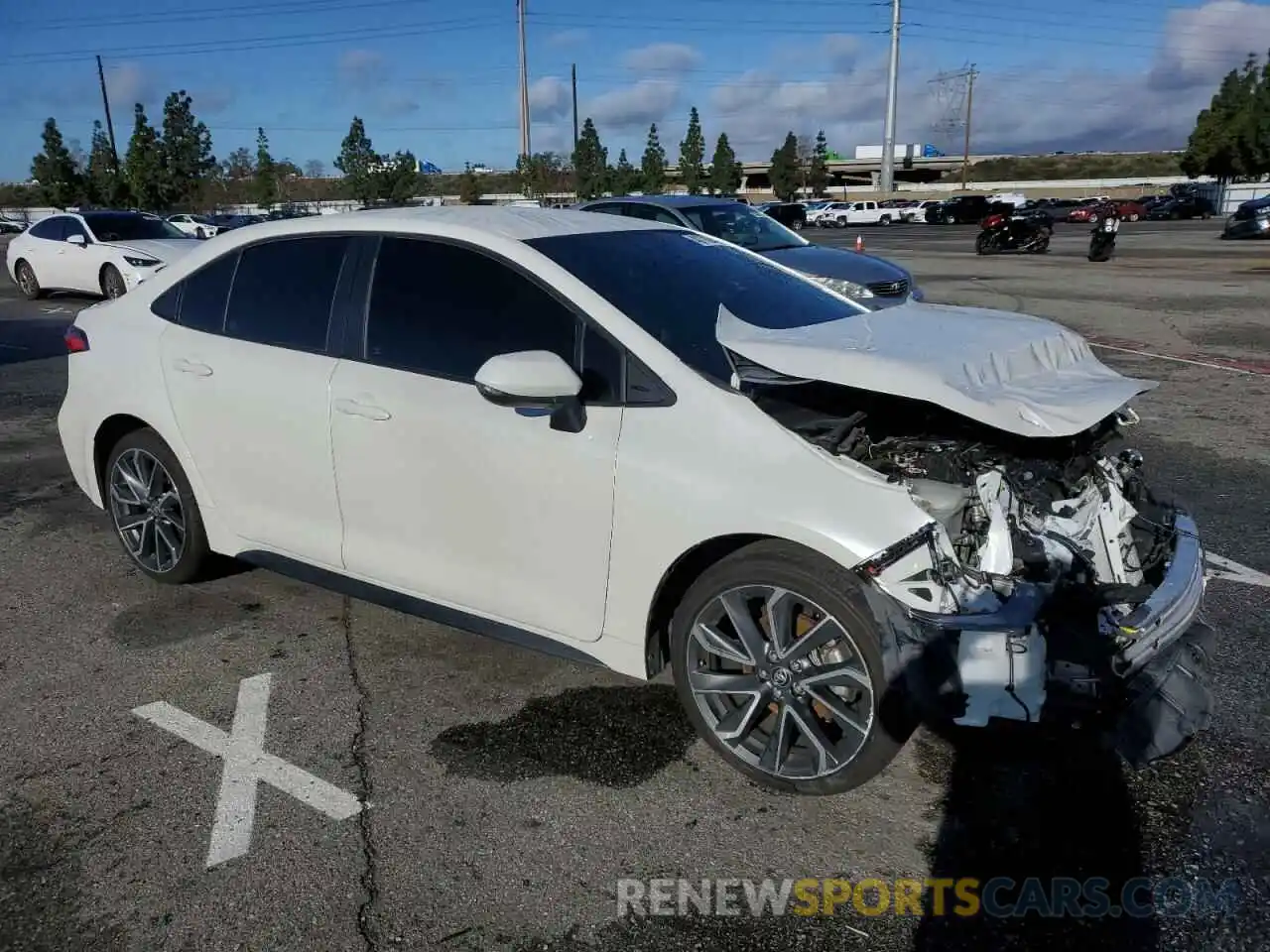 4 Photograph of a damaged car 5YFS4RCE7LP054396 TOYOTA COROLLA 2020