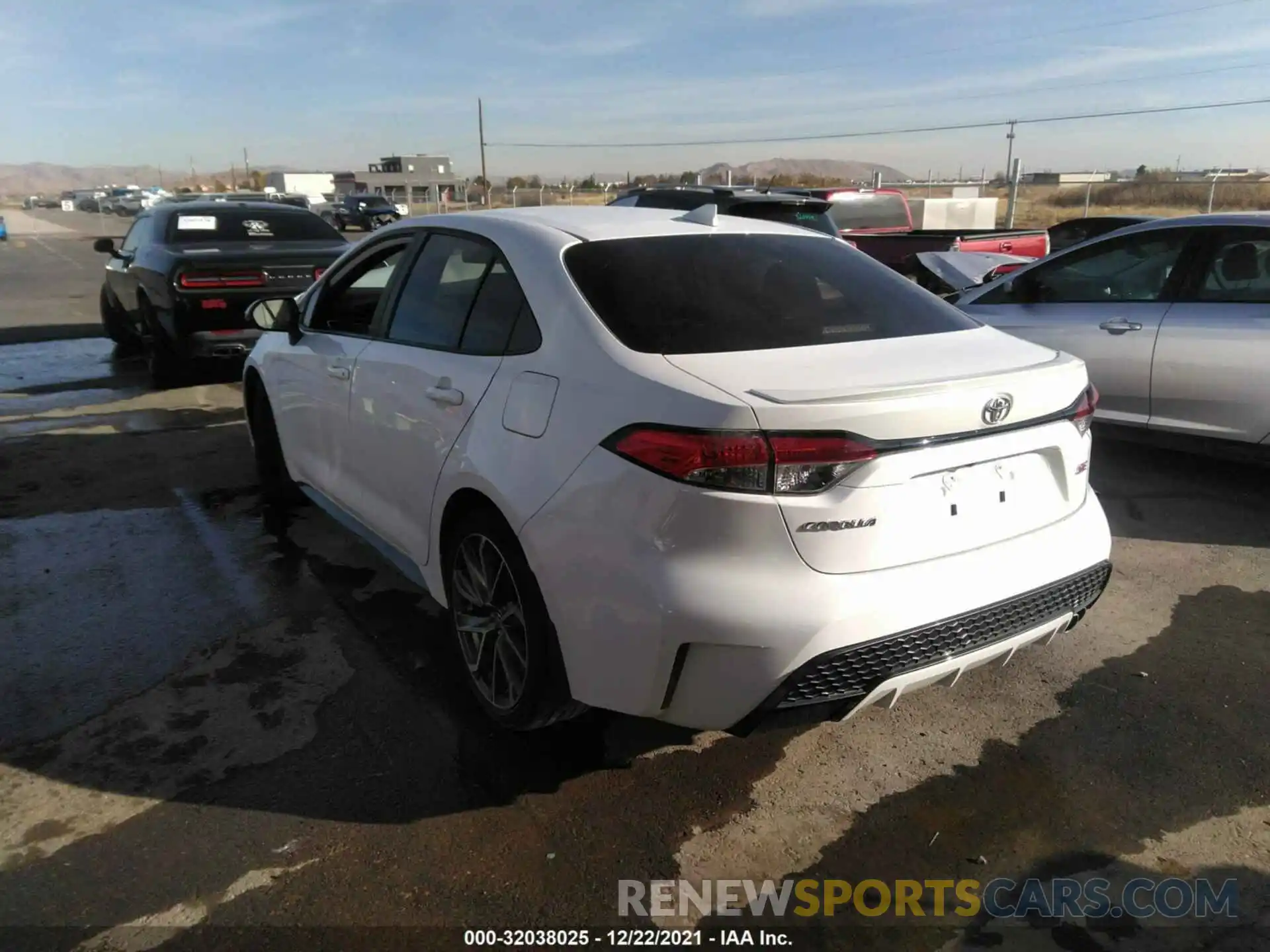 3 Photograph of a damaged car 5YFS4RCE7LP055063 TOYOTA COROLLA 2020