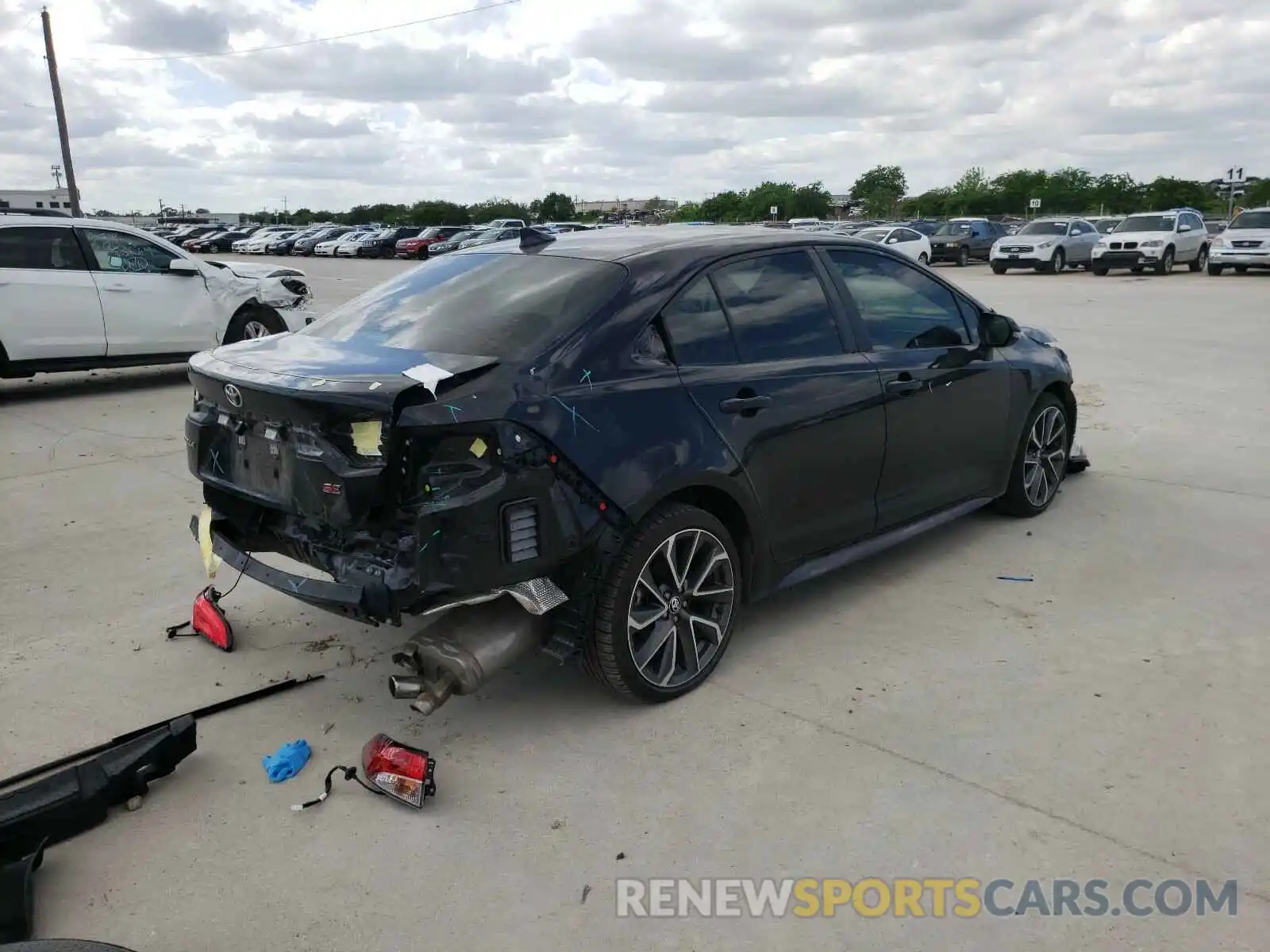 4 Photograph of a damaged car 5YFS4RCE7LP055886 TOYOTA COROLLA 2020