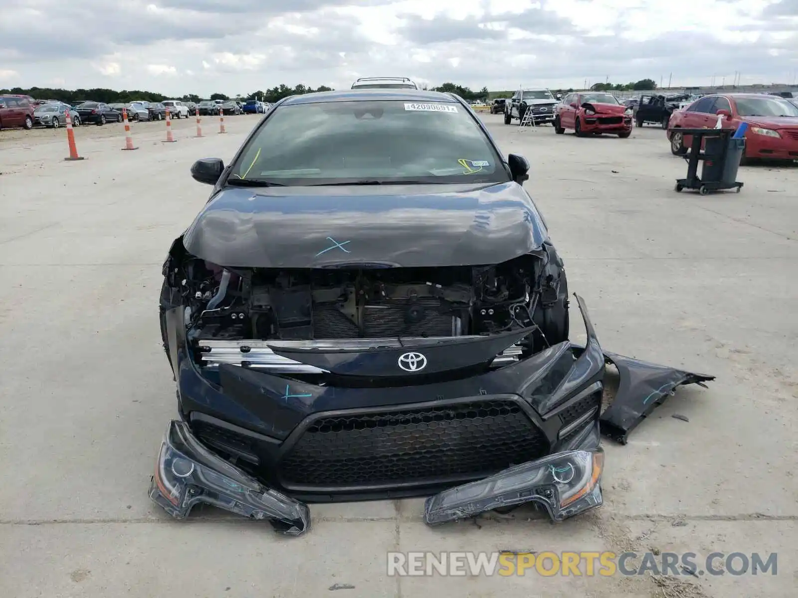 9 Photograph of a damaged car 5YFS4RCE7LP055886 TOYOTA COROLLA 2020