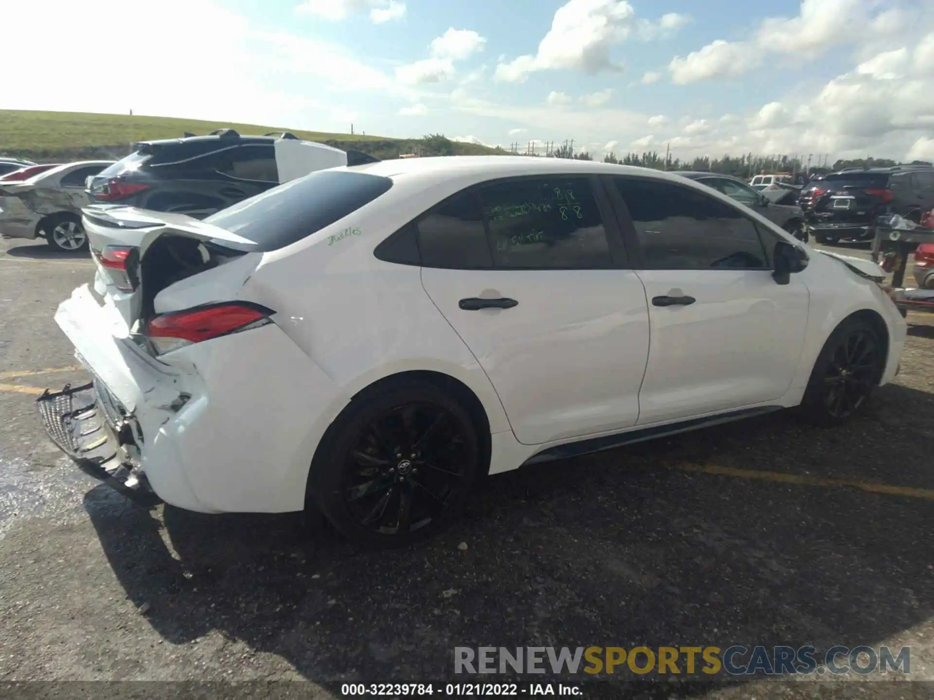 4 Photograph of a damaged car 5YFS4RCE7LP056102 TOYOTA COROLLA 2020