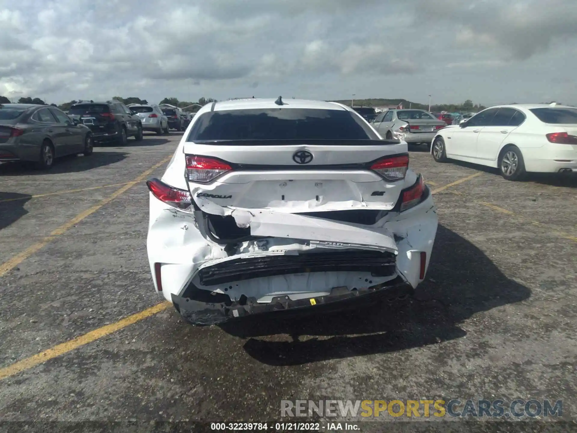 6 Photograph of a damaged car 5YFS4RCE7LP056102 TOYOTA COROLLA 2020