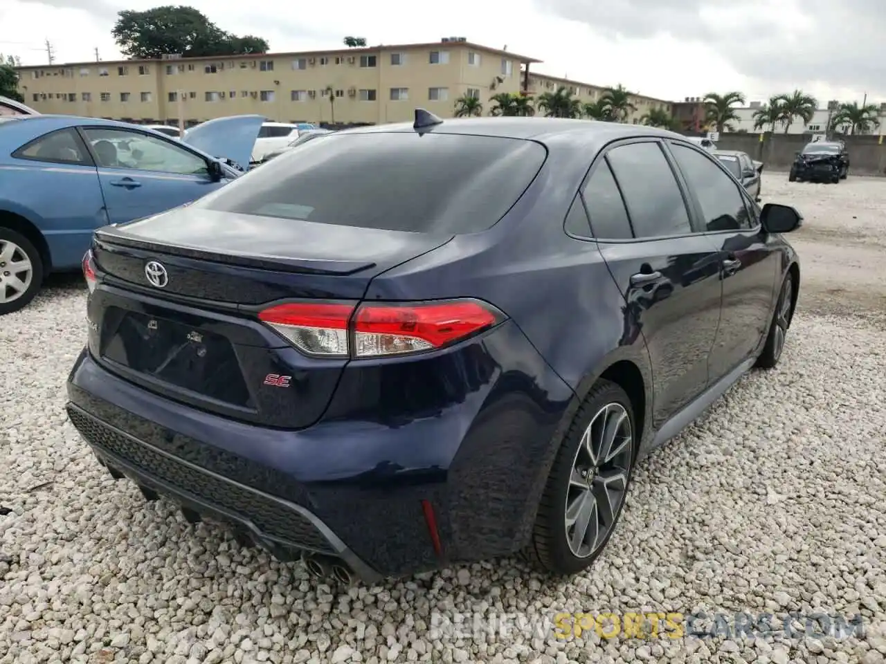 4 Photograph of a damaged car 5YFS4RCE8LP001447 TOYOTA COROLLA 2020