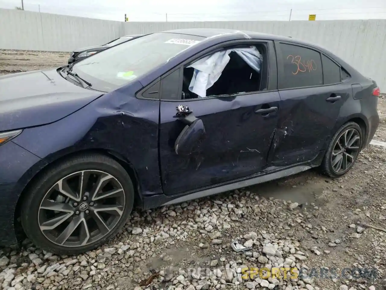 9 Photograph of a damaged car 5YFS4RCE8LP008947 TOYOTA COROLLA 2020