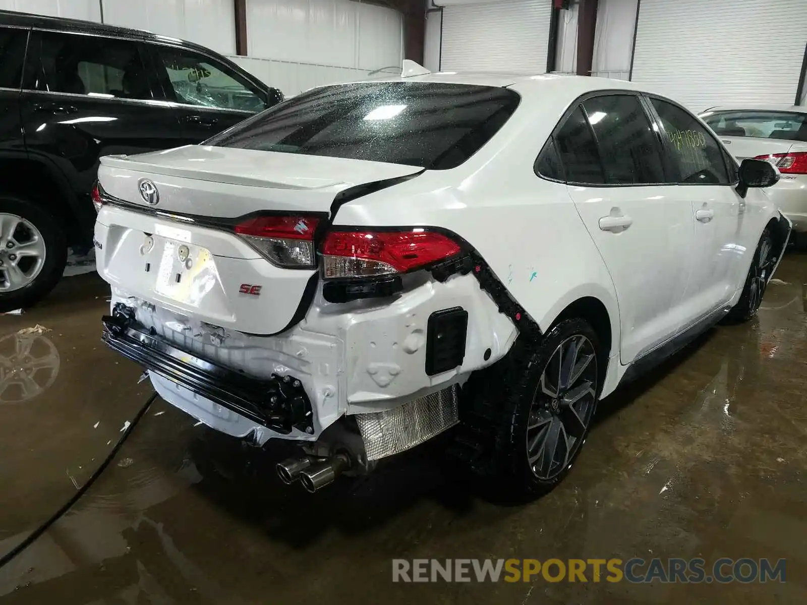 4 Photograph of a damaged car 5YFS4RCE8LP013971 TOYOTA COROLLA 2020