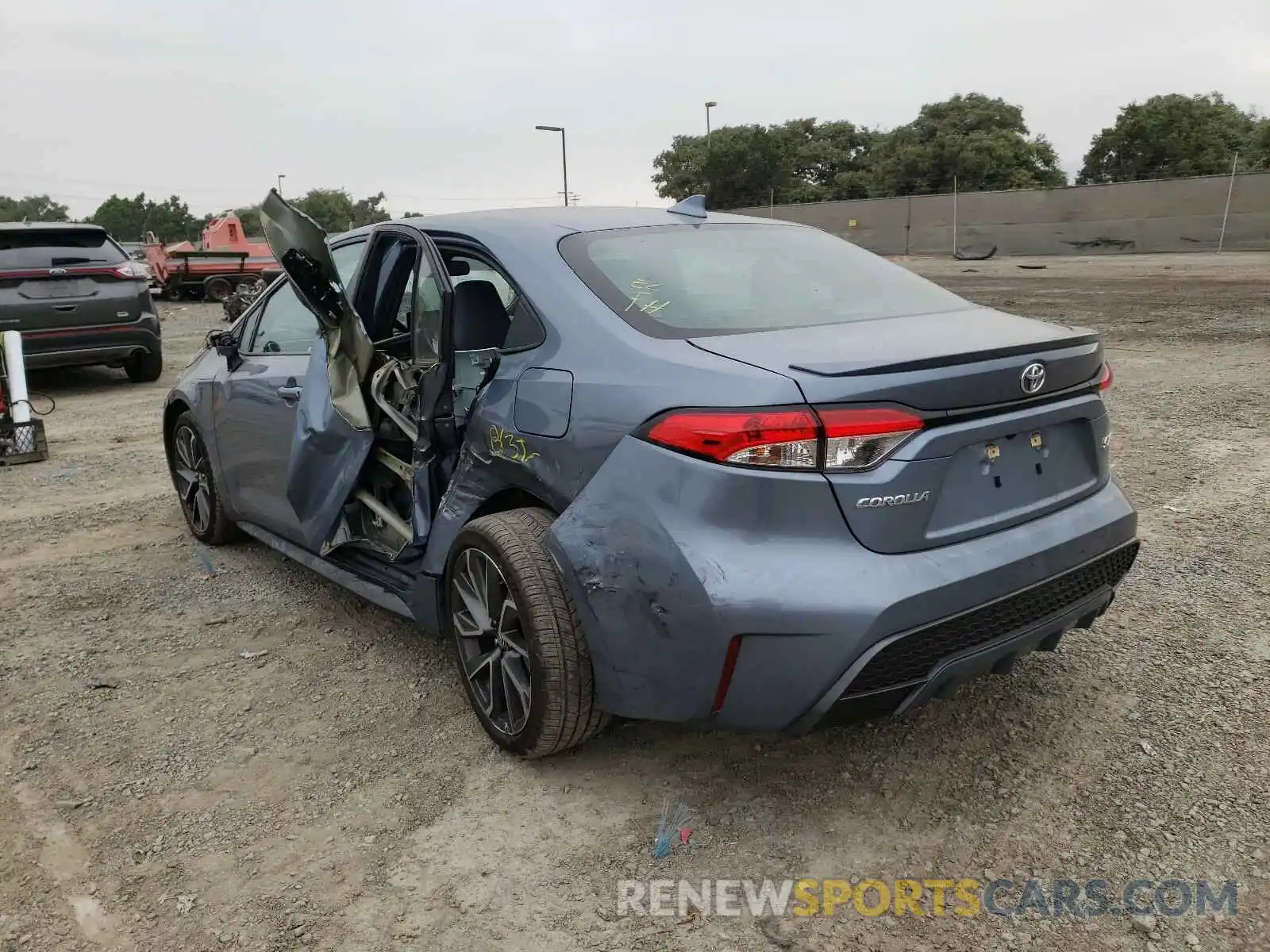 3 Photograph of a damaged car 5YFS4RCE8LP015672 TOYOTA COROLLA 2020