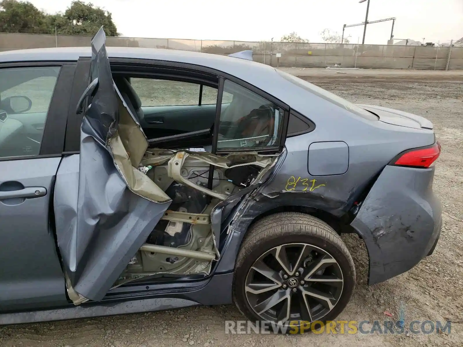 9 Photograph of a damaged car 5YFS4RCE8LP015672 TOYOTA COROLLA 2020