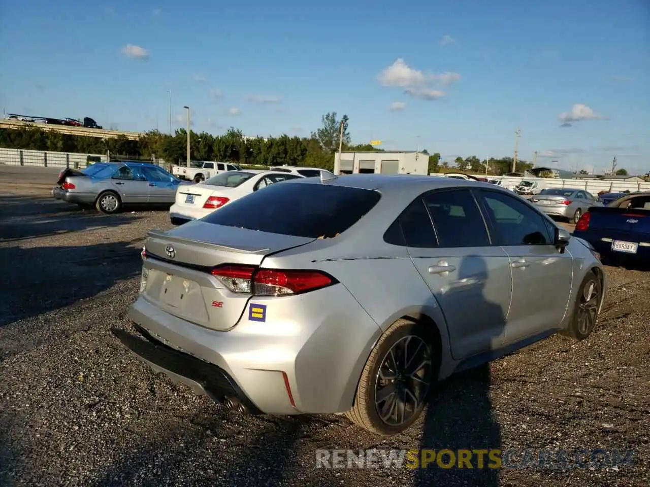 4 Photograph of a damaged car 5YFS4RCE8LP018989 TOYOTA COROLLA 2020