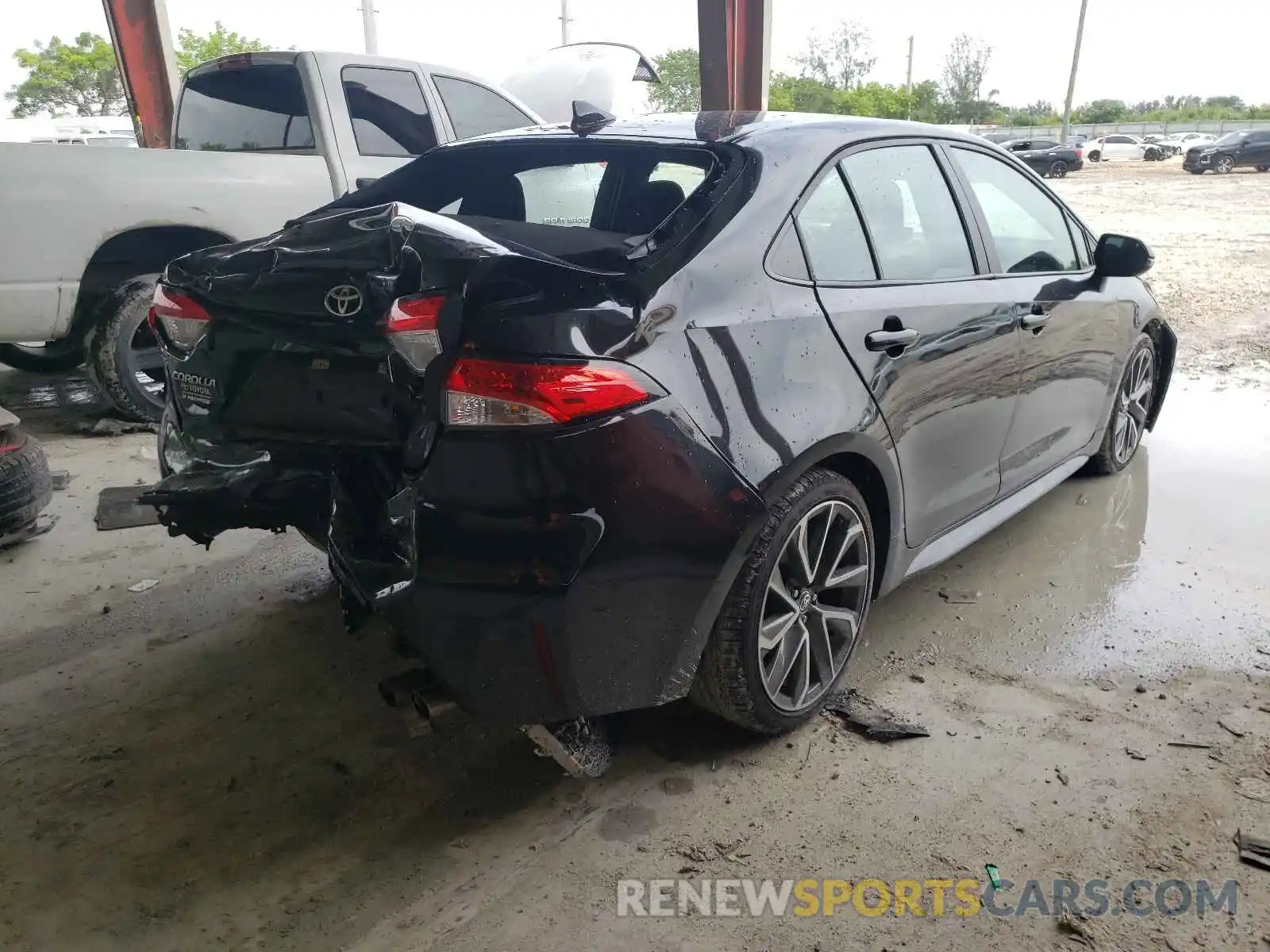 4 Photograph of a damaged car 5YFS4RCE8LP022041 TOYOTA COROLLA 2020