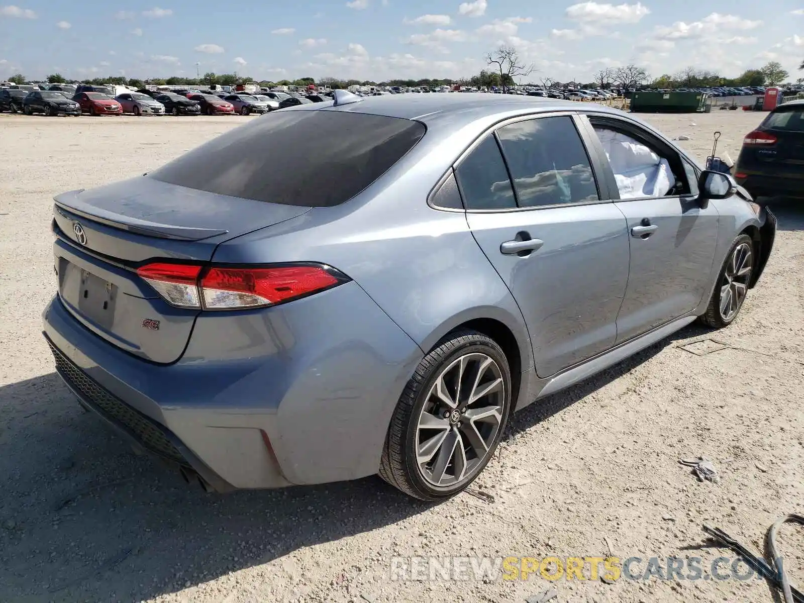 4 Photograph of a damaged car 5YFS4RCE8LP022380 TOYOTA COROLLA 2020