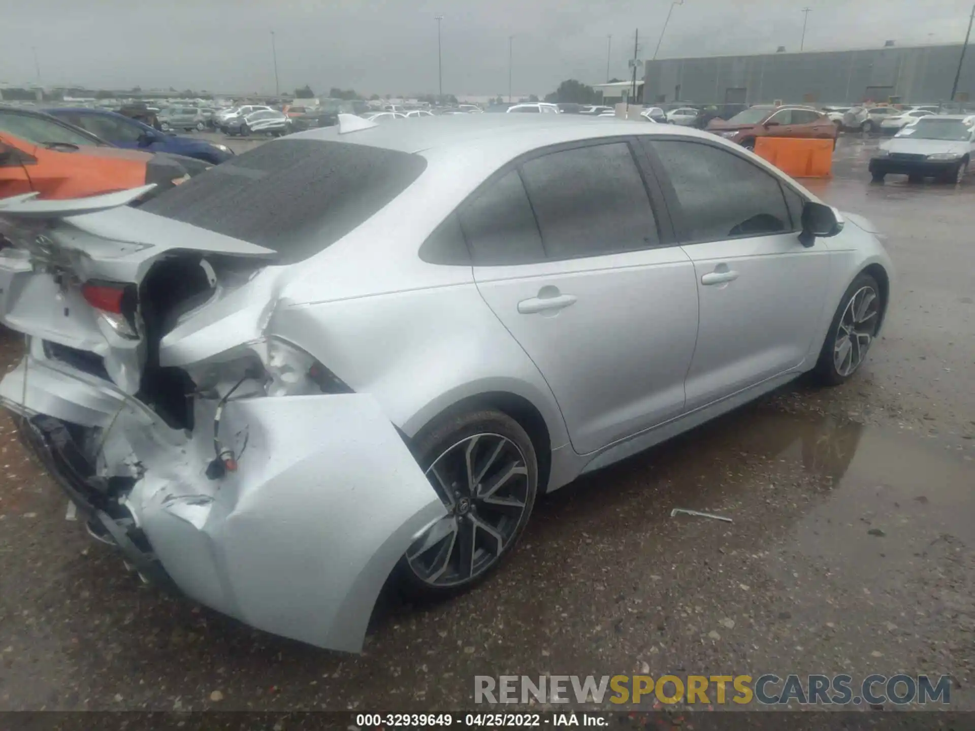 4 Photograph of a damaged car 5YFS4RCE8LP025408 TOYOTA COROLLA 2020