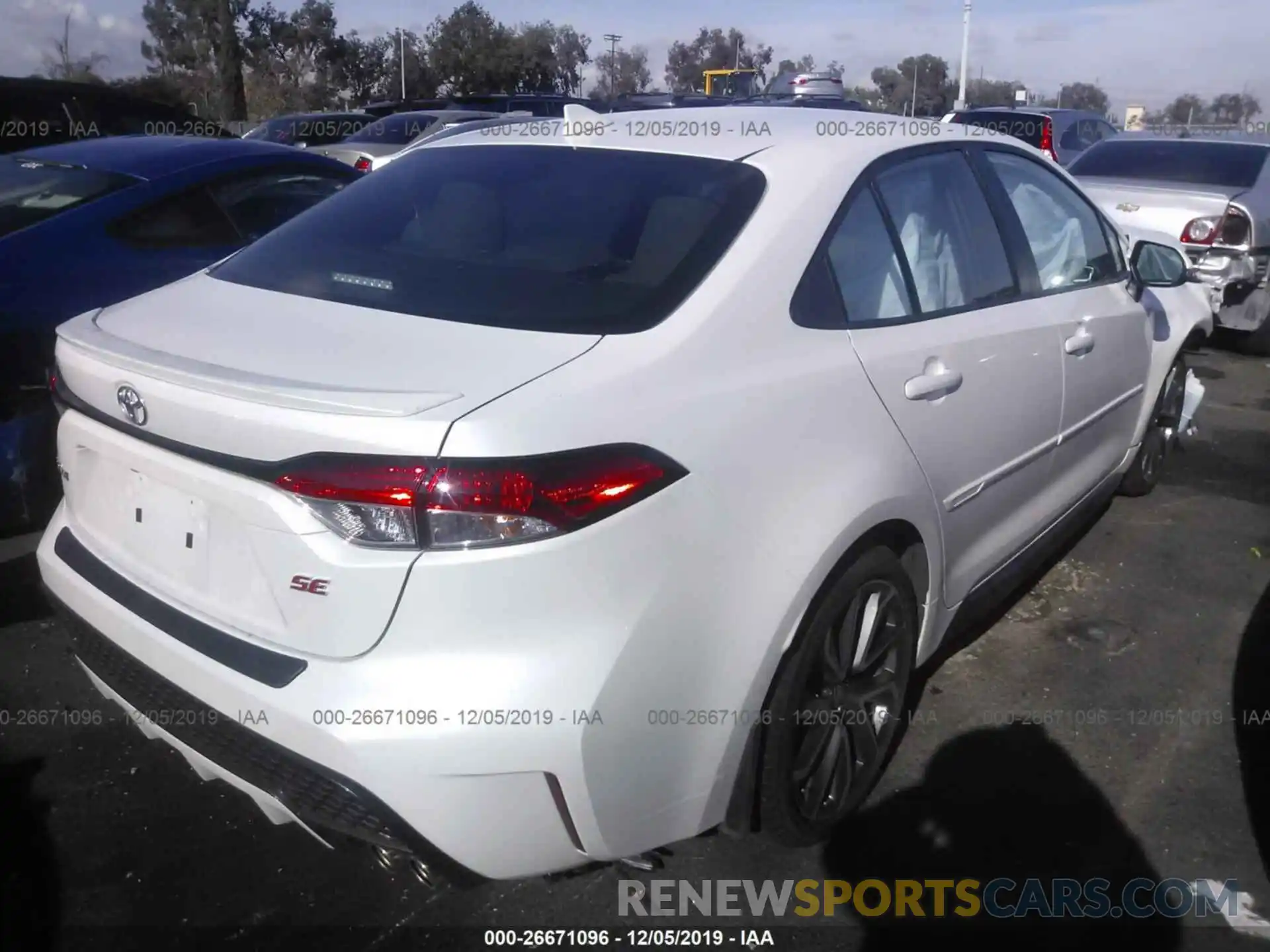 4 Photograph of a damaged car 5YFS4RCE8LP026171 TOYOTA COROLLA 2020