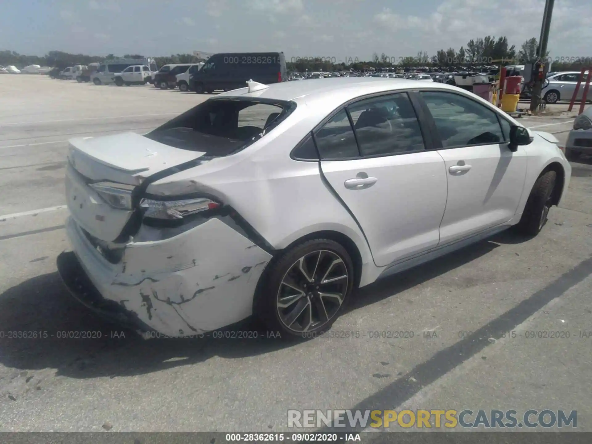 4 Photograph of a damaged car 5YFS4RCE8LP028017 TOYOTA COROLLA 2020