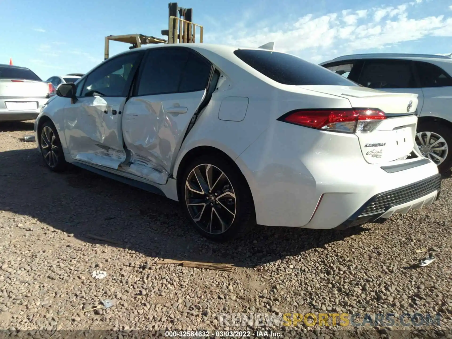 3 Photograph of a damaged car 5YFS4RCE8LP030558 TOYOTA COROLLA 2020