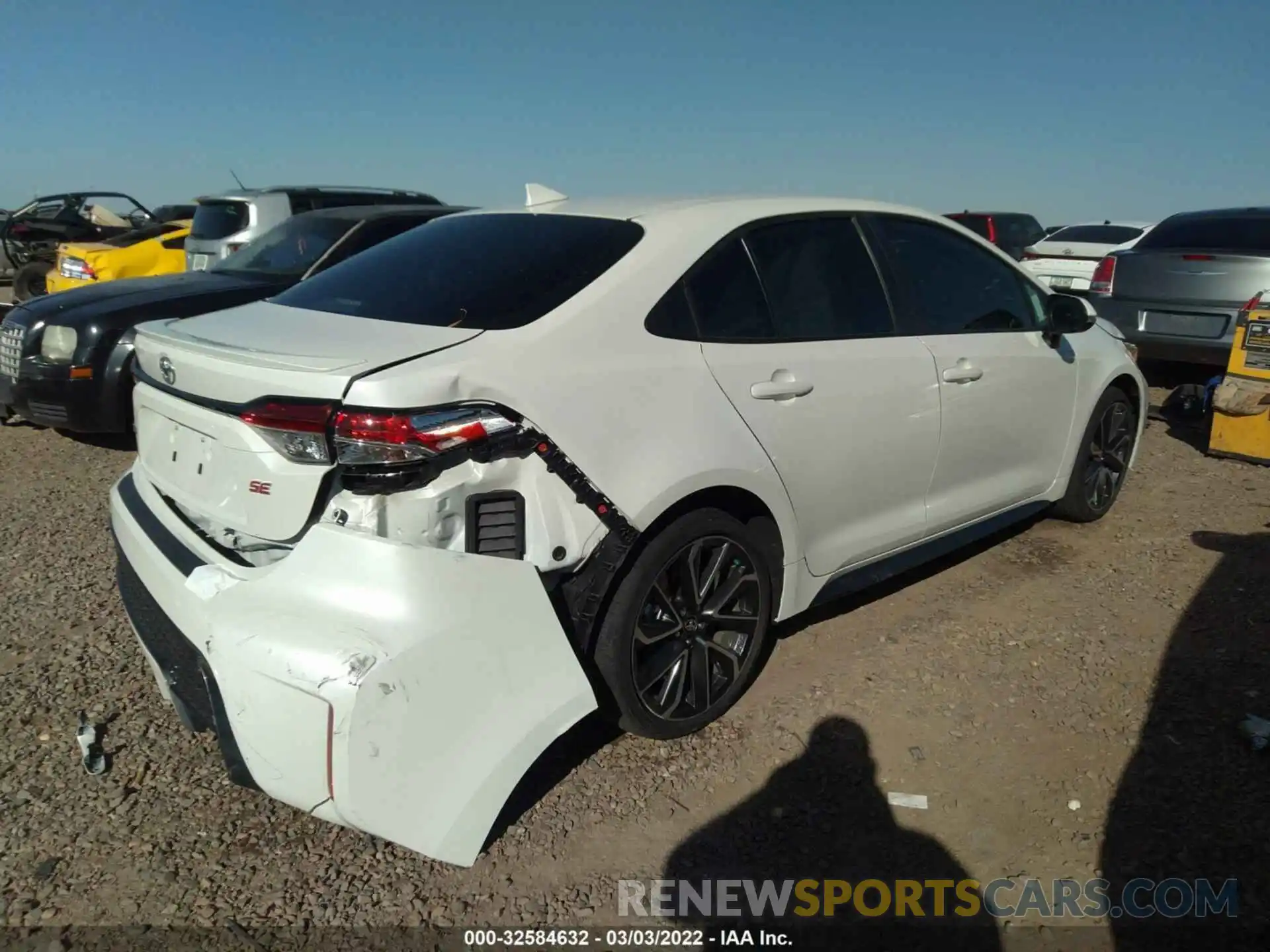 4 Photograph of a damaged car 5YFS4RCE8LP030558 TOYOTA COROLLA 2020