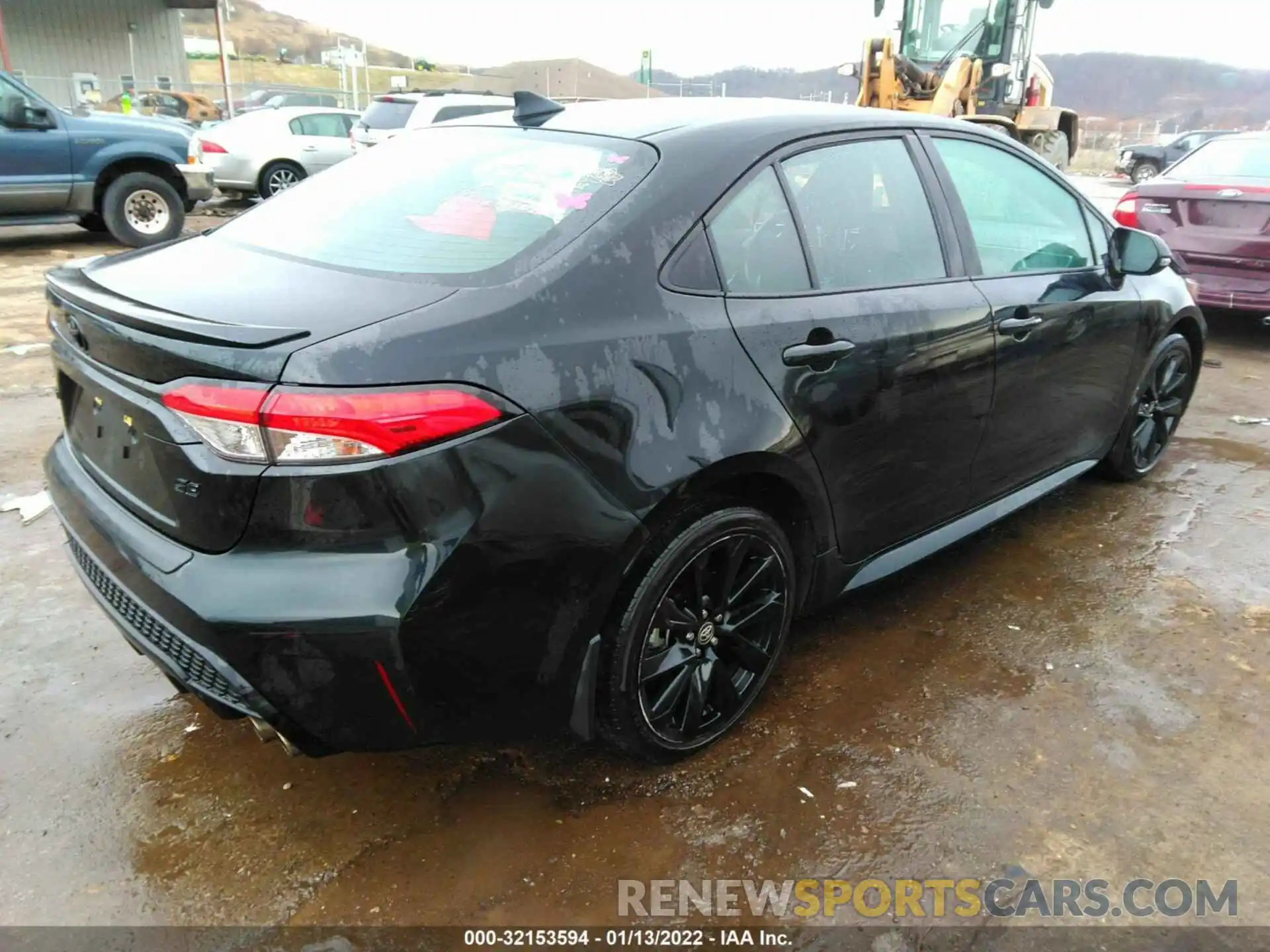 4 Photograph of a damaged car 5YFS4RCE8LP031080 TOYOTA COROLLA 2020