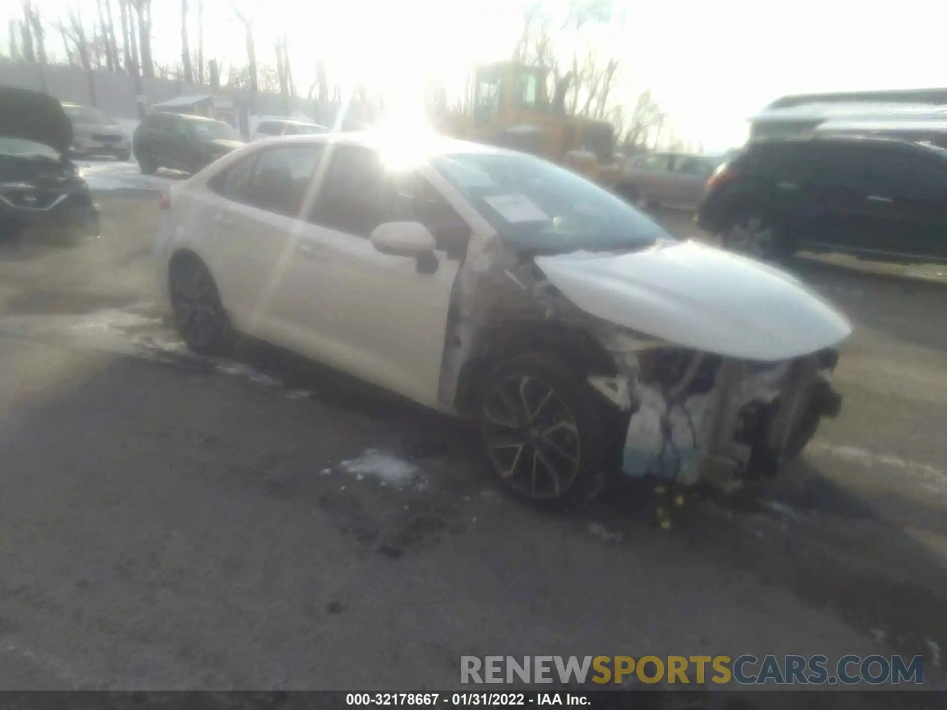 1 Photograph of a damaged car 5YFS4RCE8LP033394 TOYOTA COROLLA 2020