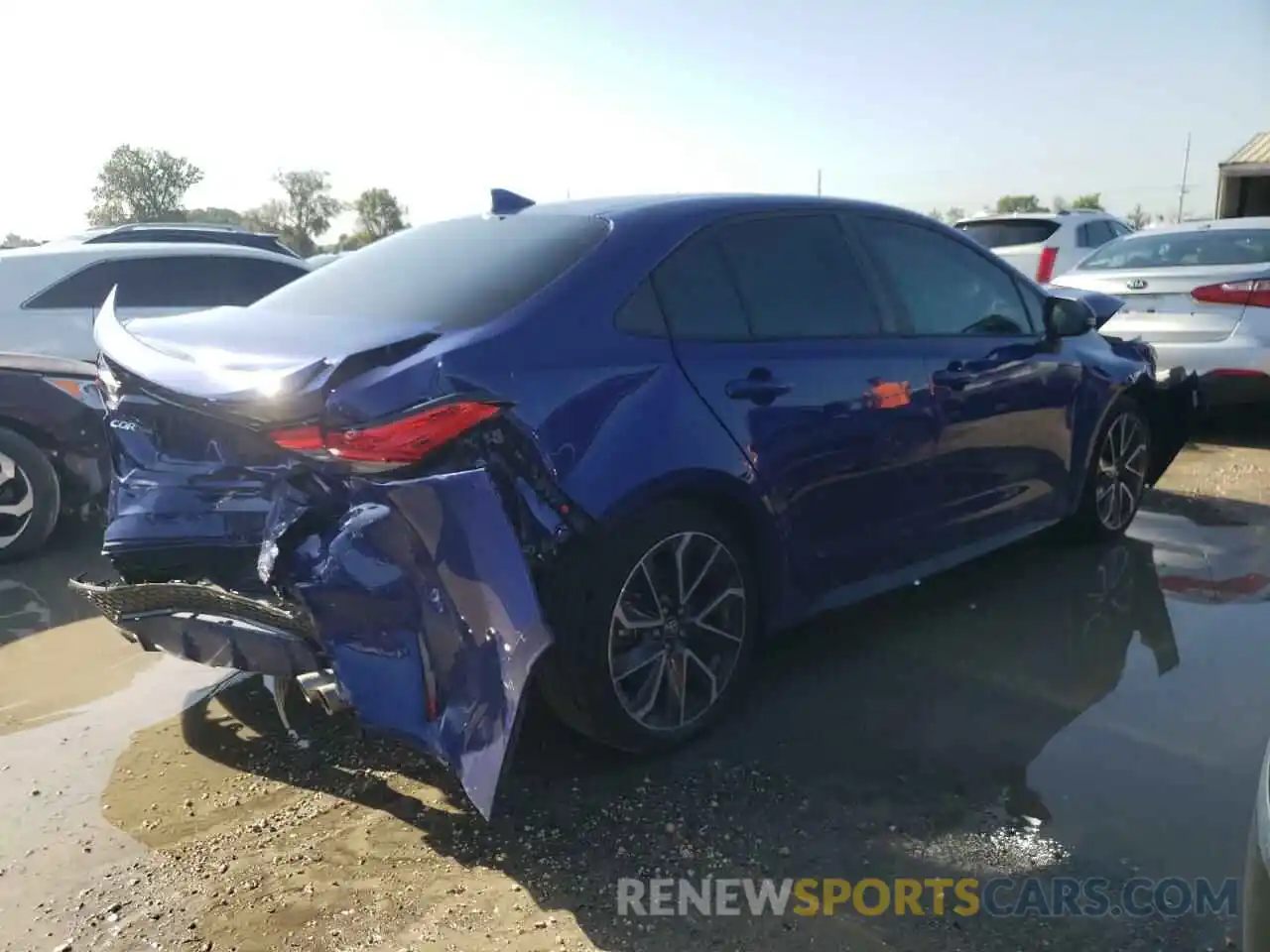 4 Photograph of a damaged car 5YFS4RCE8LP033752 TOYOTA COROLLA 2020