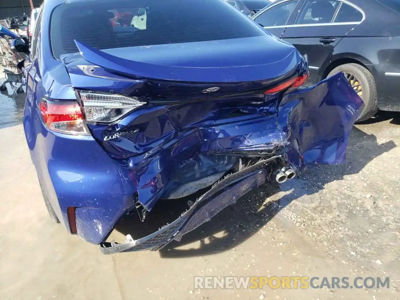 9 Photograph of a damaged car 5YFS4RCE8LP033752 TOYOTA COROLLA 2020