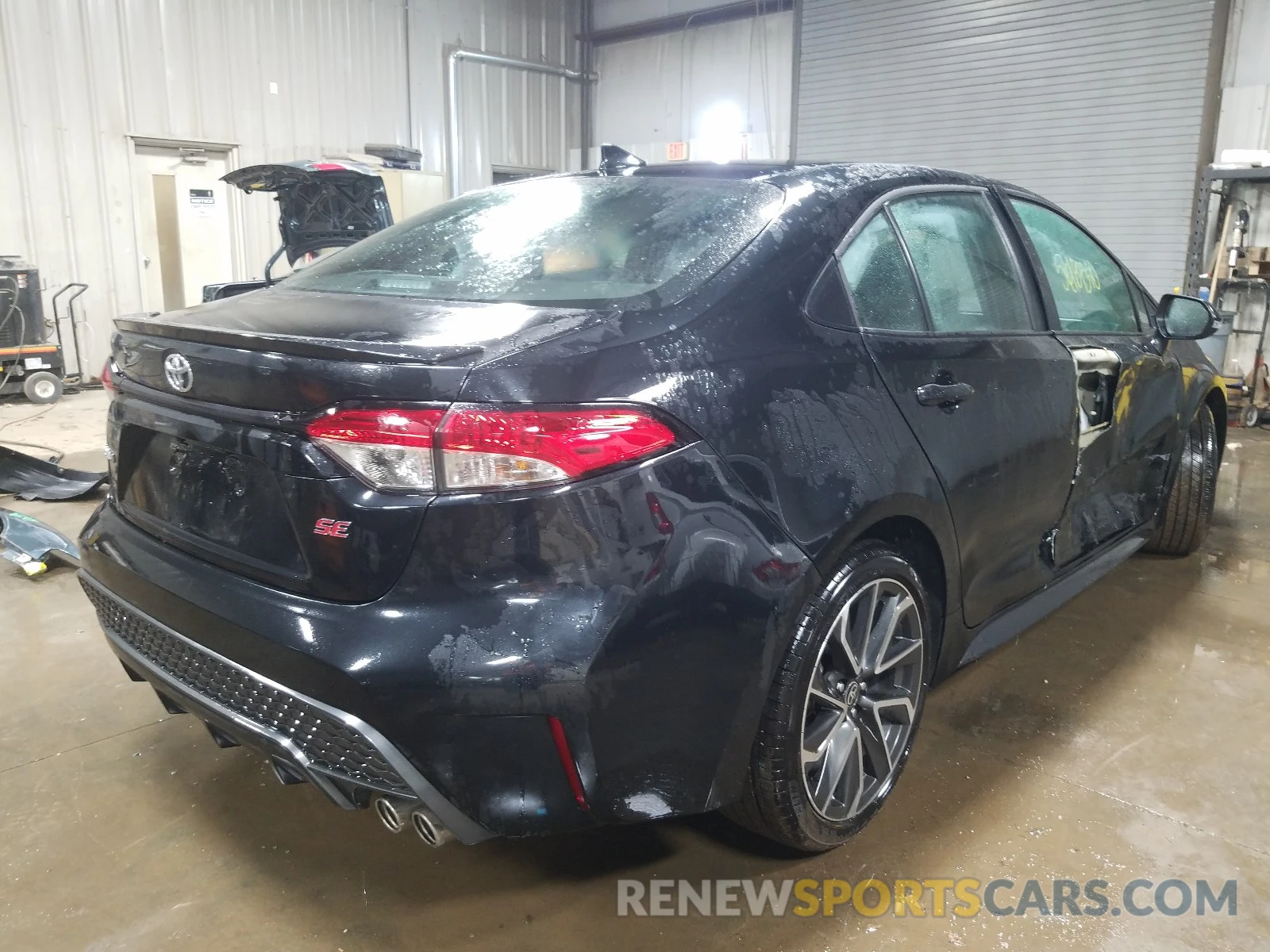 4 Photograph of a damaged car 5YFS4RCE8LP036800 TOYOTA COROLLA 2020