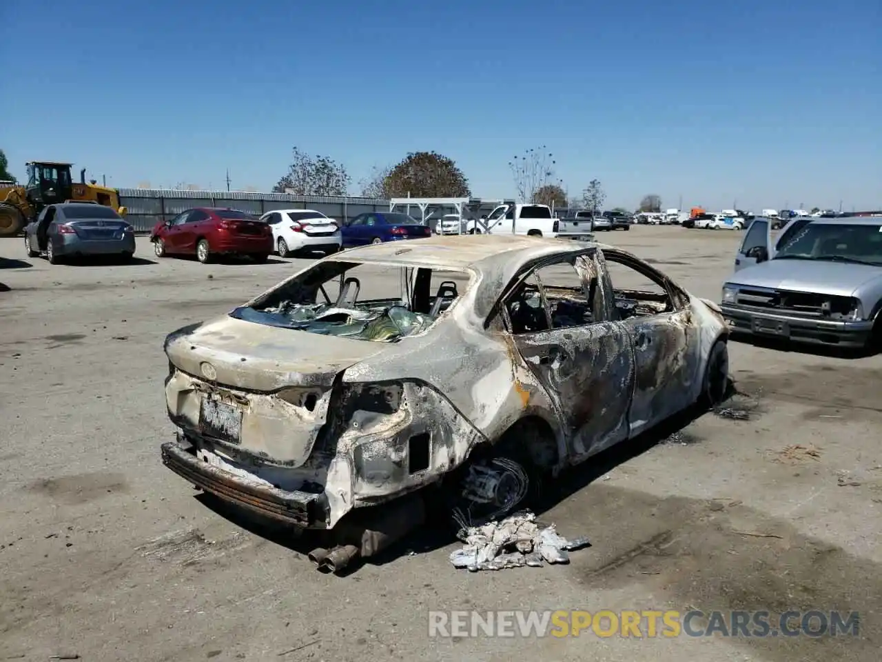 4 Photograph of a damaged car 5YFS4RCE8LP037011 TOYOTA COROLLA 2020