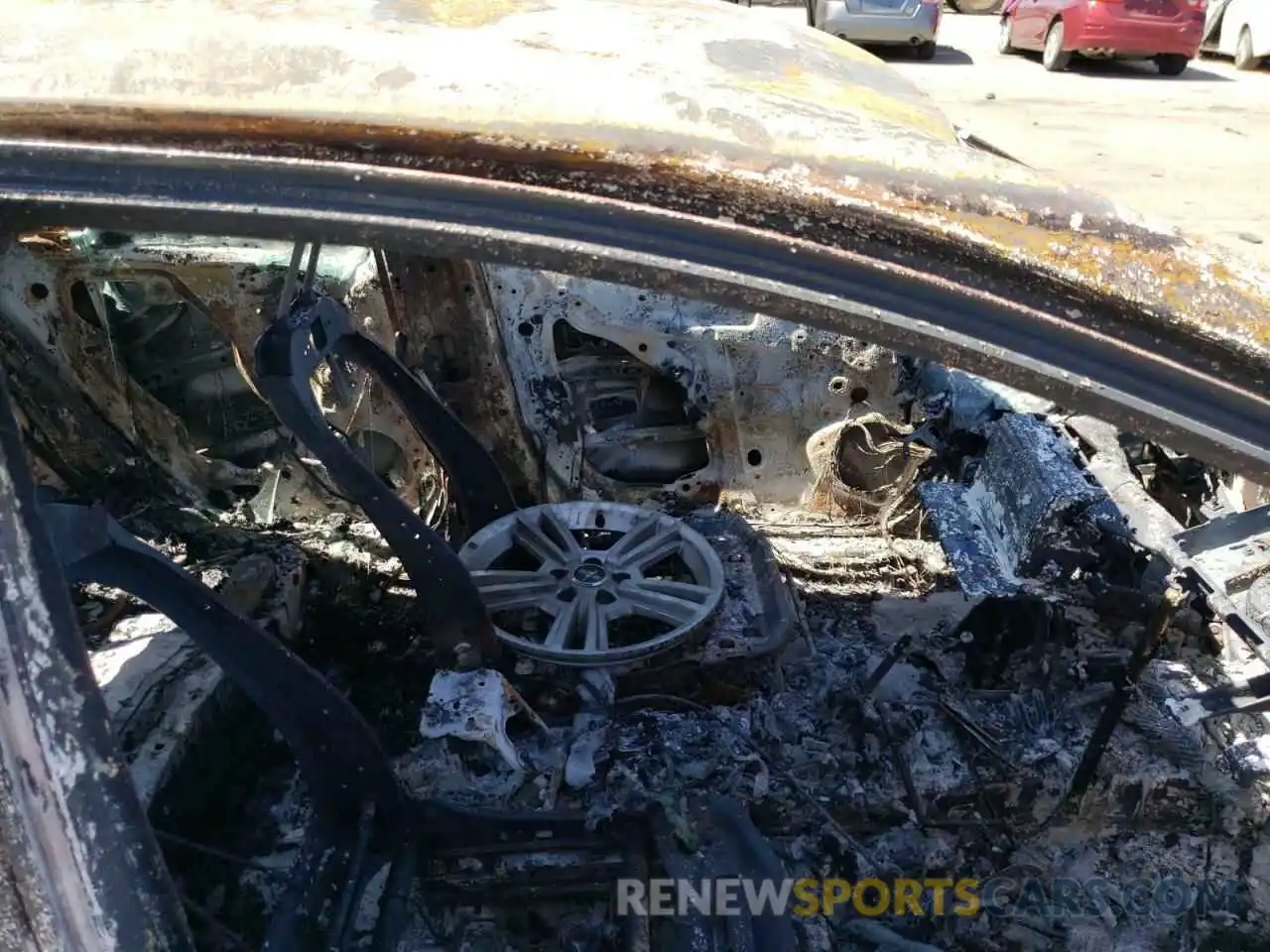 5 Photograph of a damaged car 5YFS4RCE8LP037011 TOYOTA COROLLA 2020