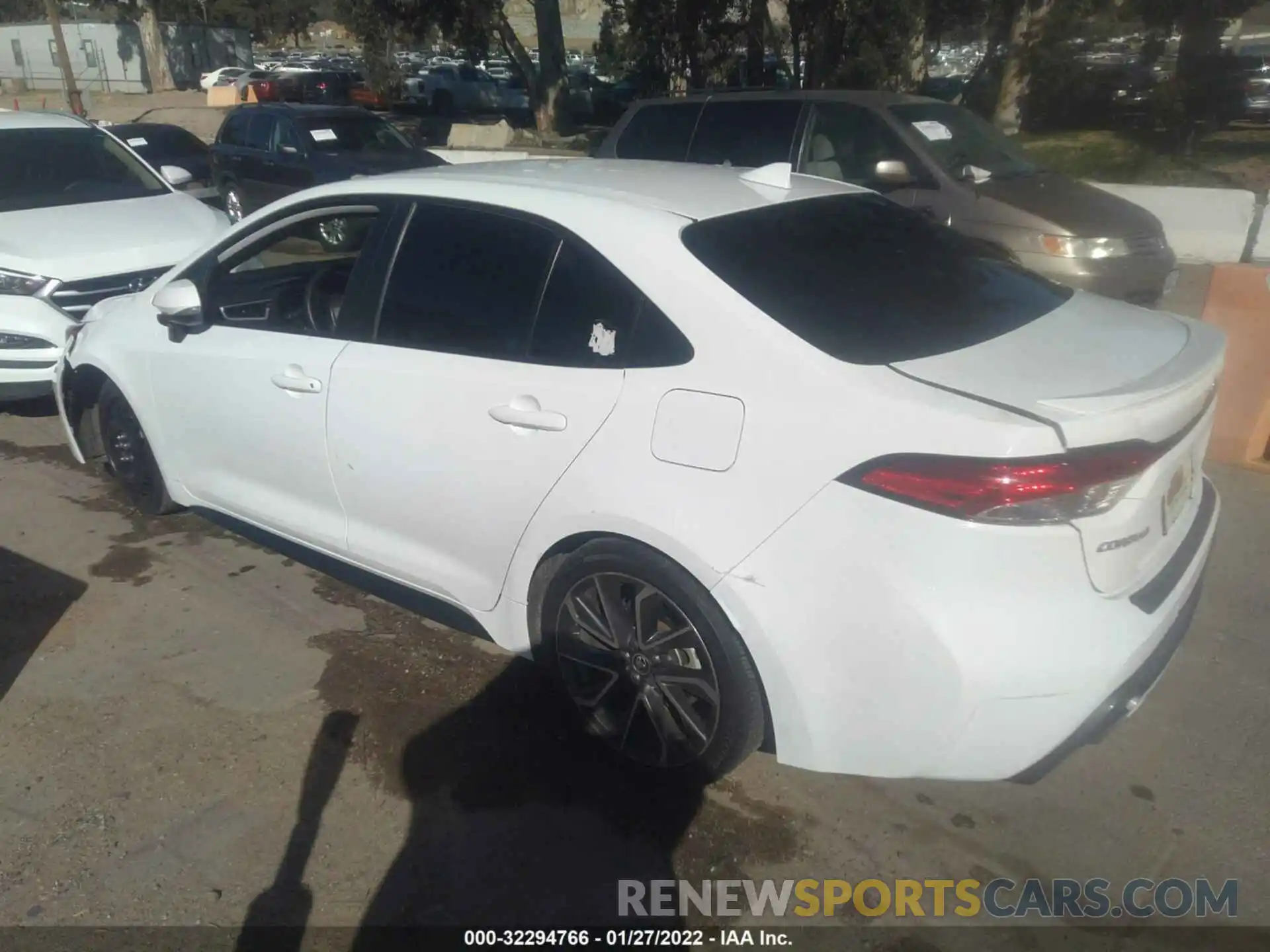 3 Photograph of a damaged car 5YFS4RCE8LP039065 TOYOTA COROLLA 2020