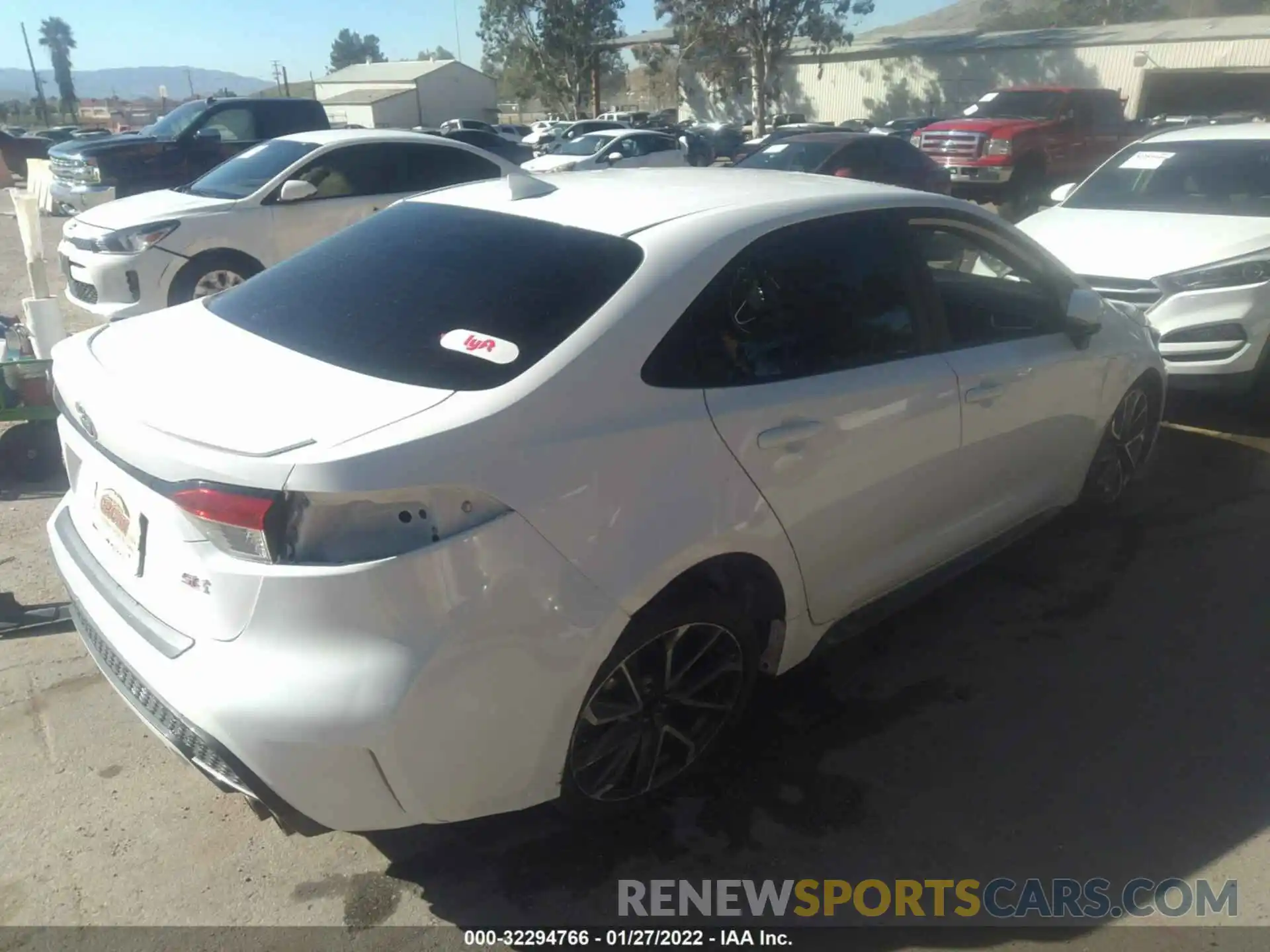 4 Photograph of a damaged car 5YFS4RCE8LP039065 TOYOTA COROLLA 2020