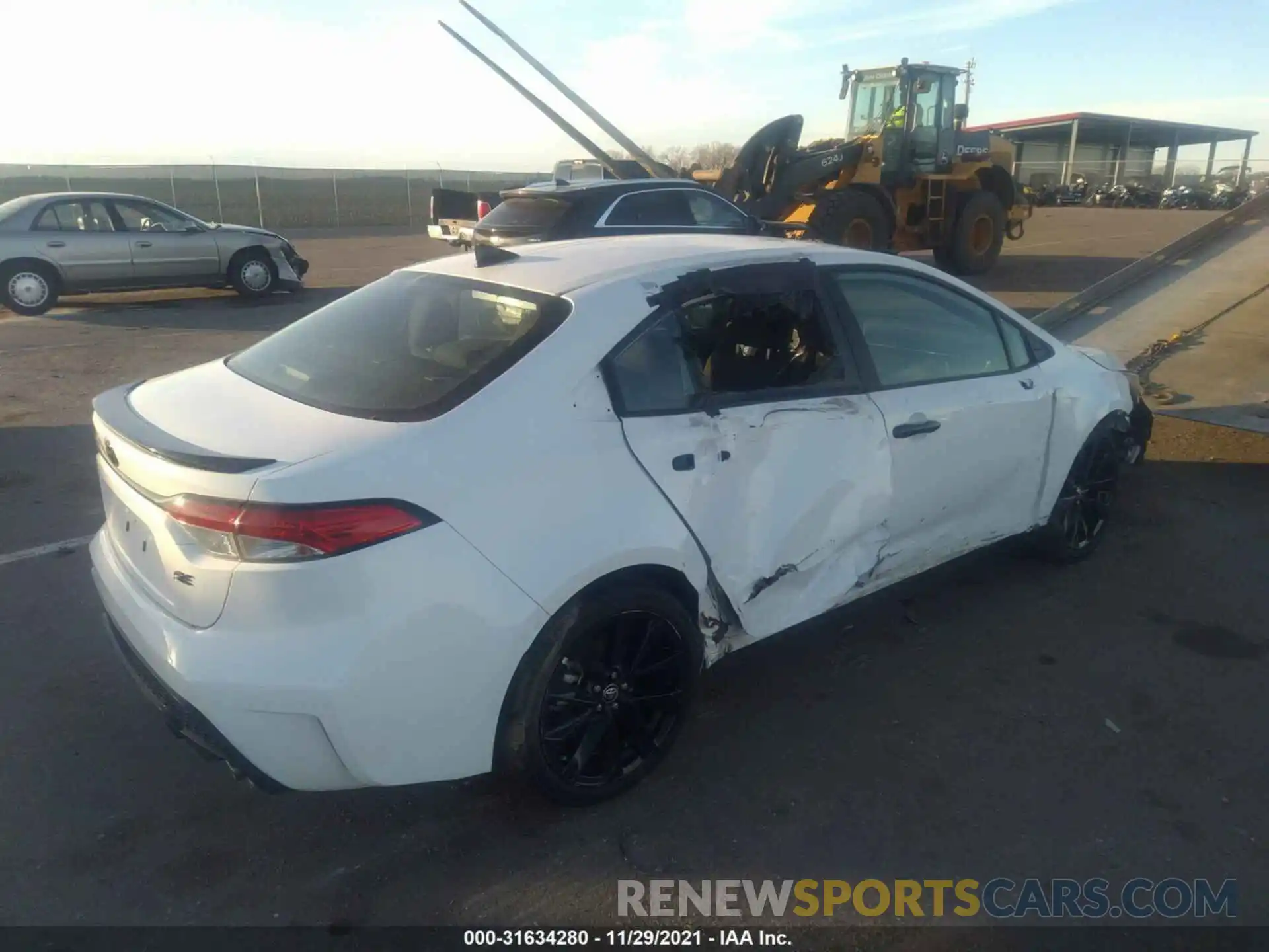 4 Photograph of a damaged car 5YFS4RCE8LP040412 TOYOTA COROLLA 2020